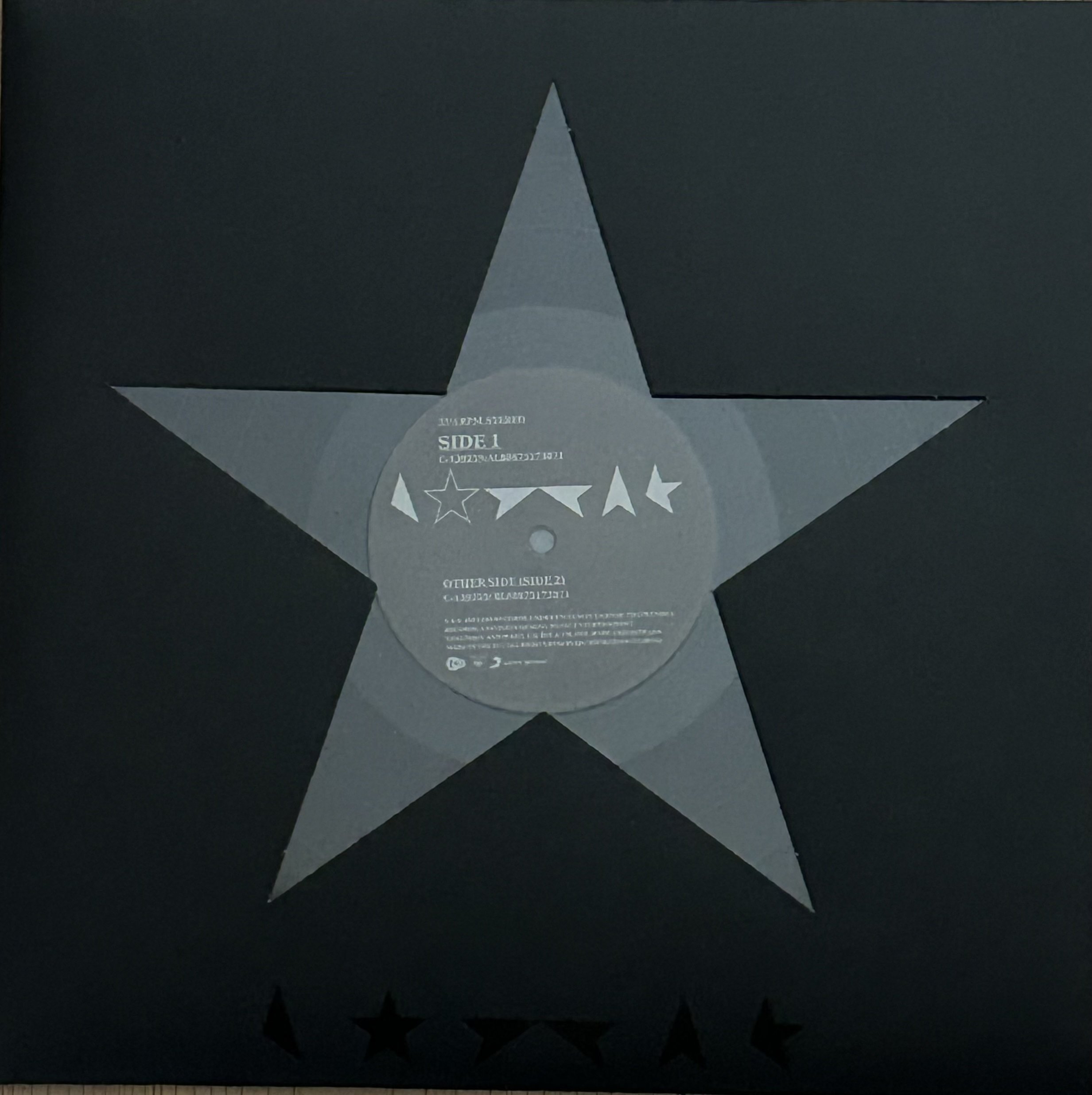 激レア日本限定Blackstar DAVID BOWIEデヴィッドボウイレコード Amazon.co.jp: ☆(ブラックスター）: ミュージック