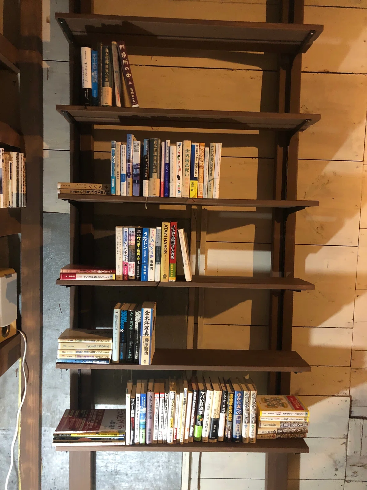 本屋さんの棚 まず1本作ってみました いい感じです｜Books tabito 蔵