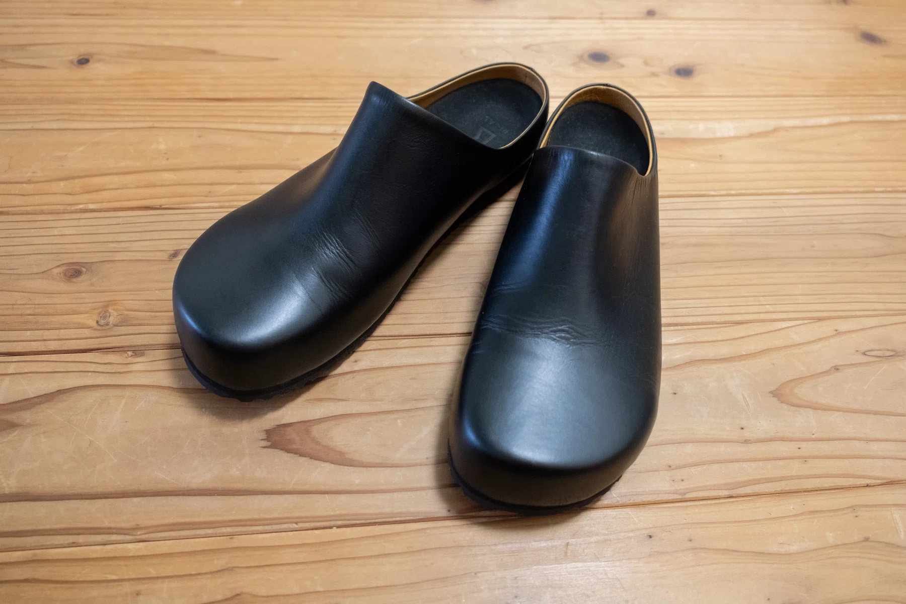 新品未使用【ベネクシー】270 リラックス/ブラック ベロアレザー/クロッグ37 靴のこと(ベネクシー270)｜yamadagawa