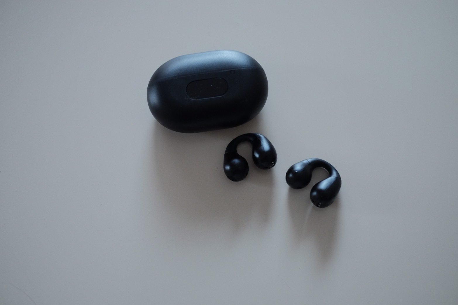 家事をしながら。子どもと遊びながら。会話もできるイヤホンで、気分