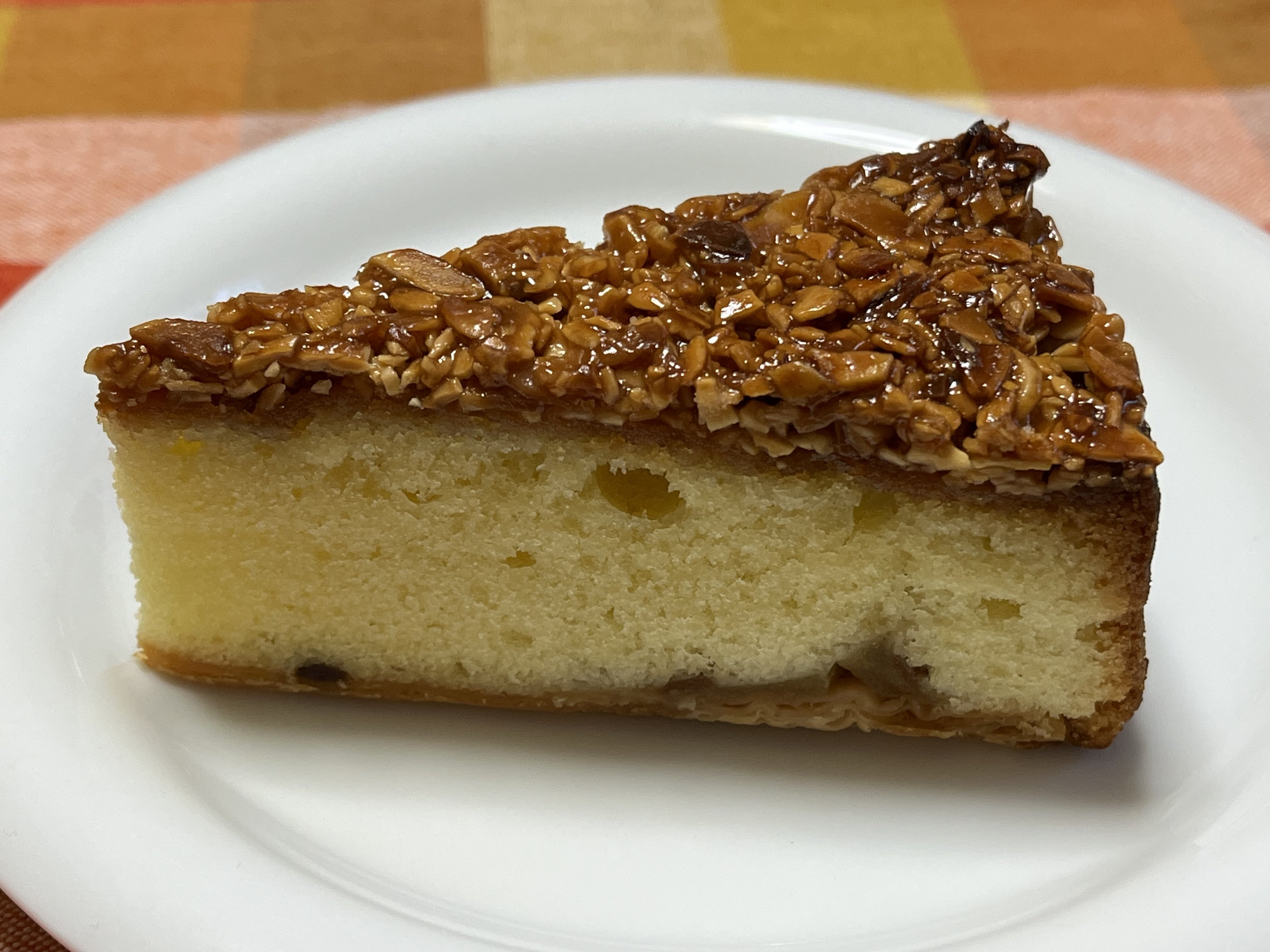 隠れた水戸名物、表面パリパリ、中しっとりのリッチな「アーモンド