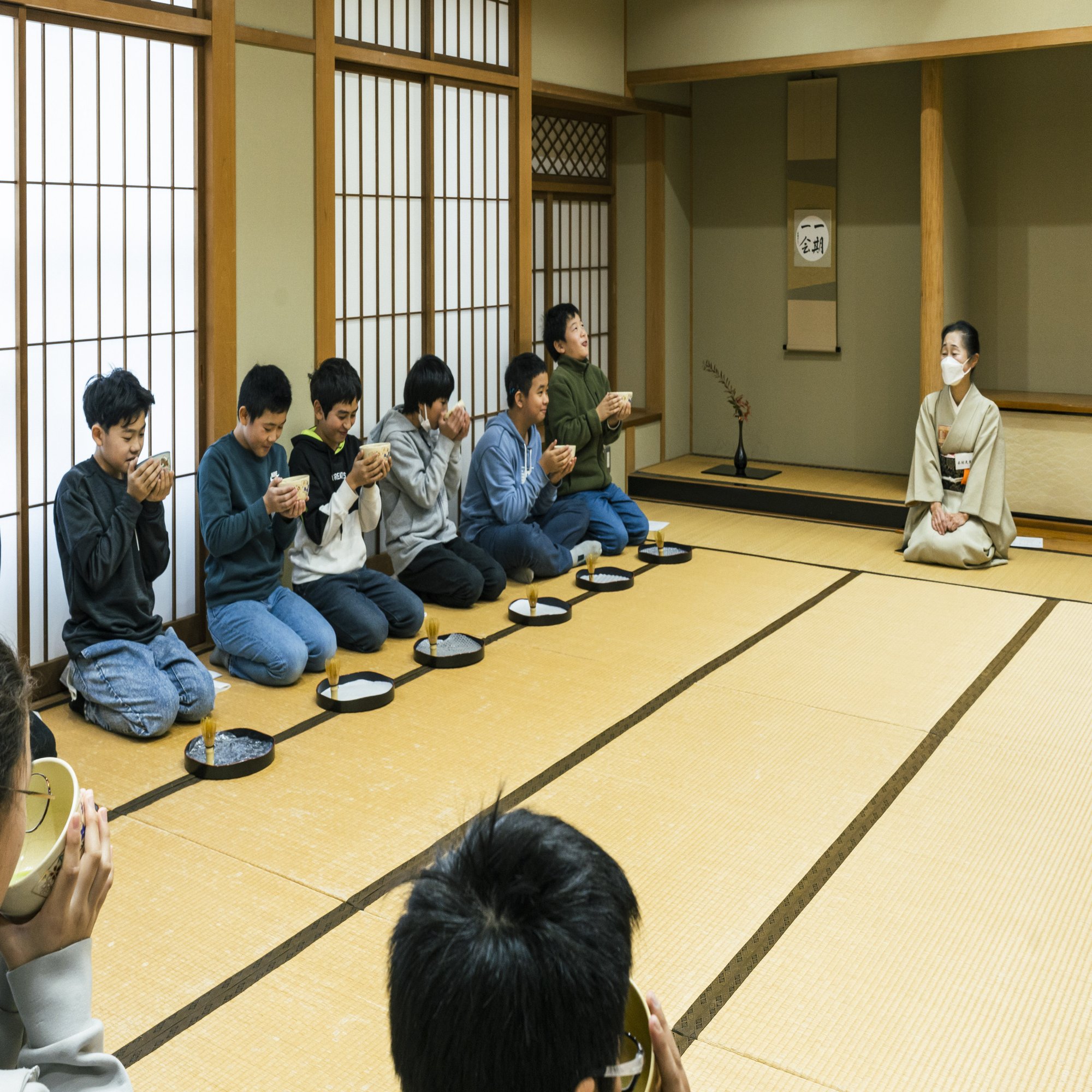 小学生茶道 宿泊税を活用した、子どもたちの「茶道体験」授業に密着！｜【公式】京都市note