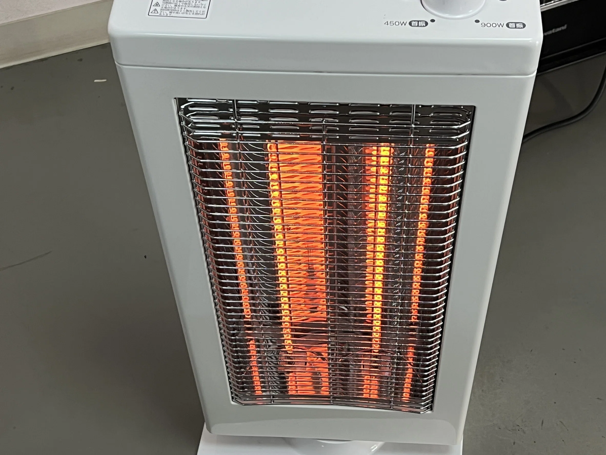 カーボンヒーター】Amazonベーシック遠赤外線カーボンヒーター：冬の