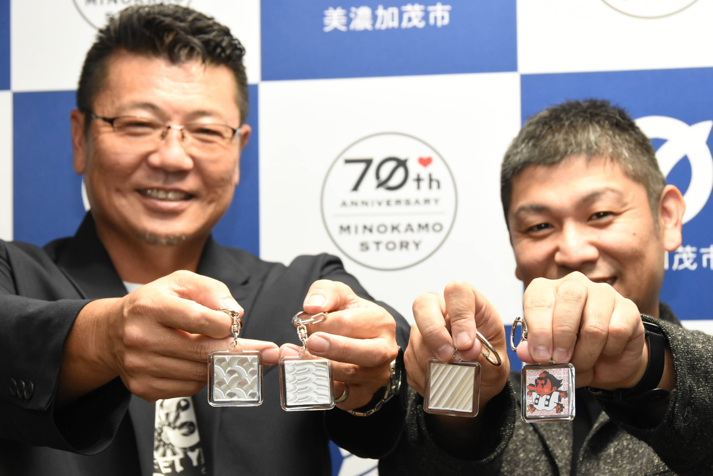 プレートキーホルダー　光の窓　終わりのセラフ　フルコンプ　全9種 子どもの安全を見守る市制施行70周年記念商品「飛び出し天狗くん