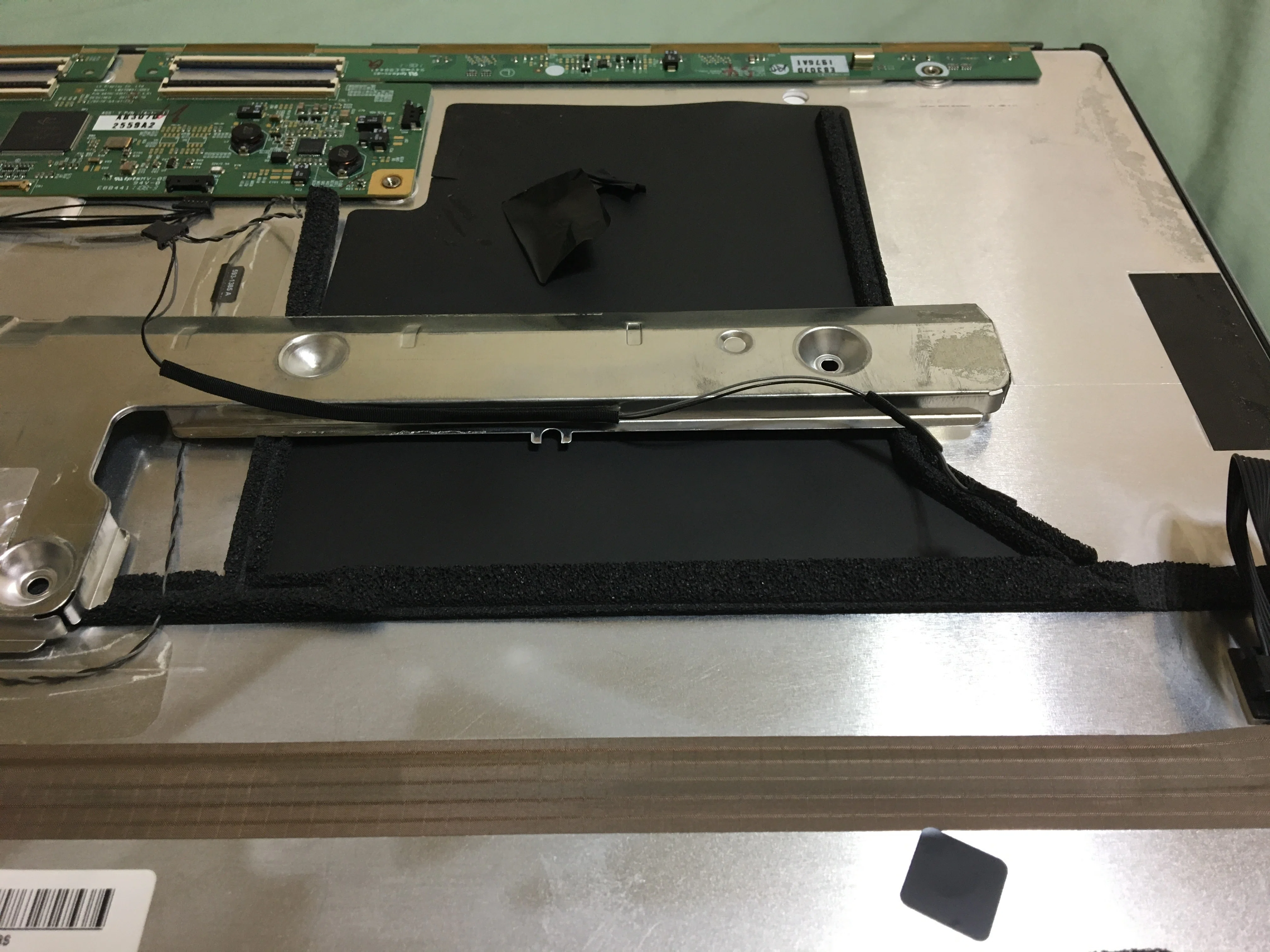 iMac8]27インチiMac Mid2011[A1312]の液晶パネルの分解と清掃｜頑固一徹