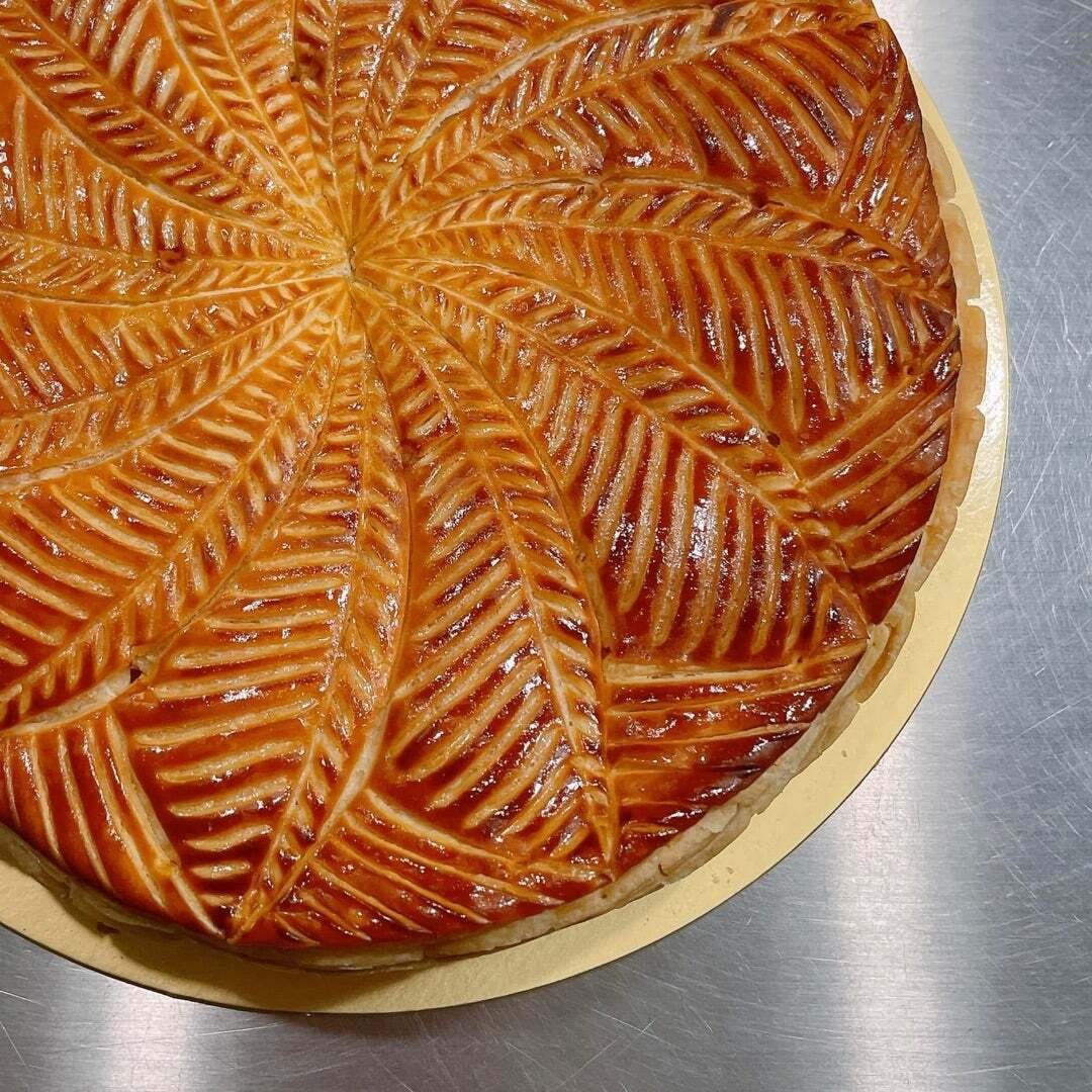 STEP172 ガレット・デ・ロワ、フェーヴをアーモンドにするとかえって