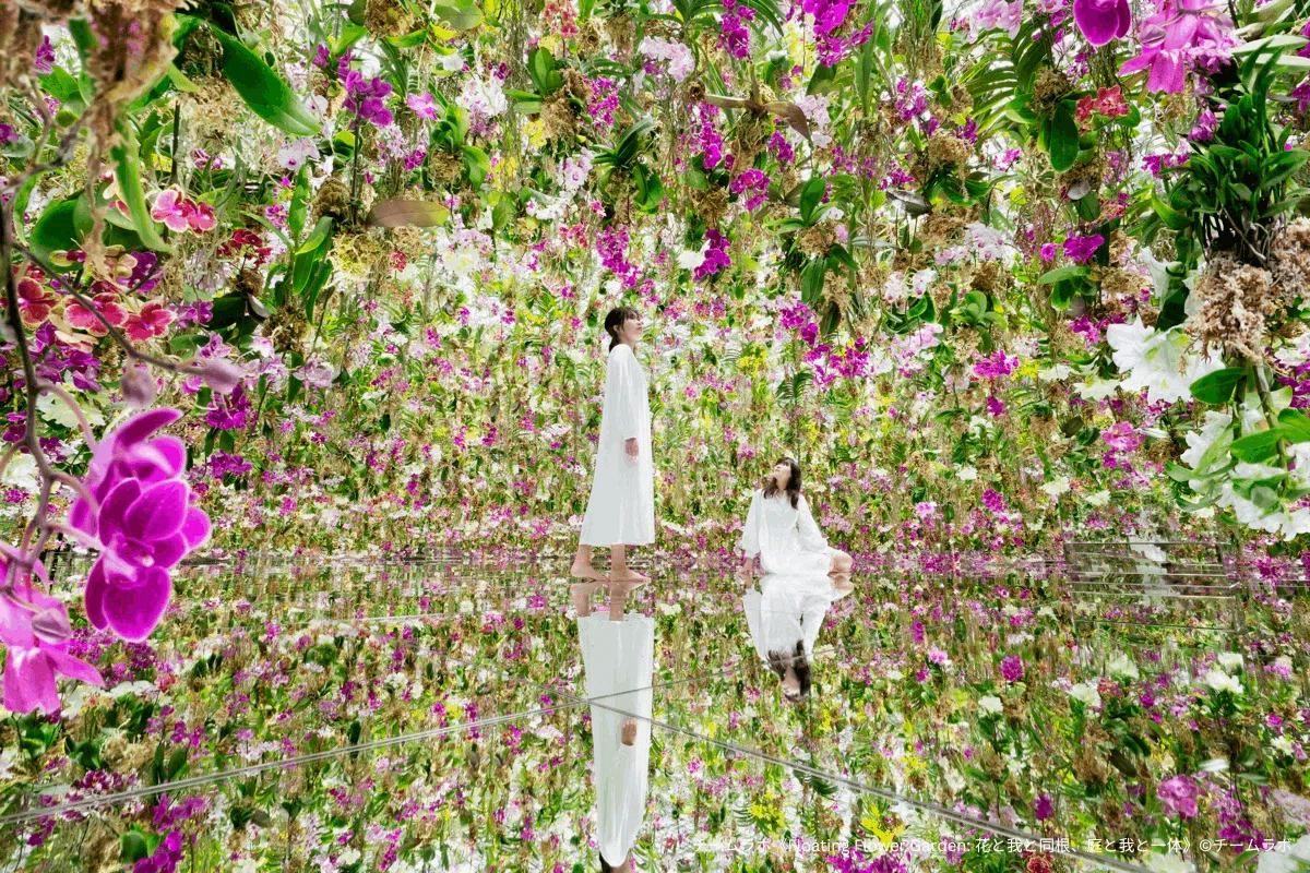 チームラボプラネッツ:Floating Flower Garden: 花と我と同根、庭と我と一体