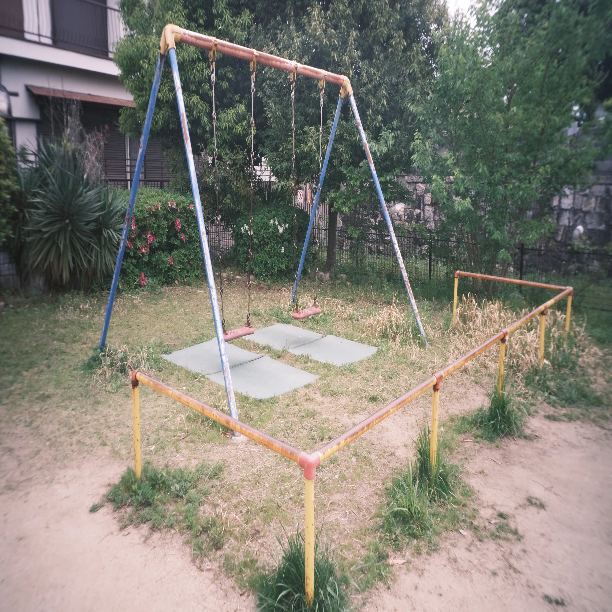 GIZMON Wtulens x FUJIFILM X-E4: Enjoying Snapshots with a Lens 