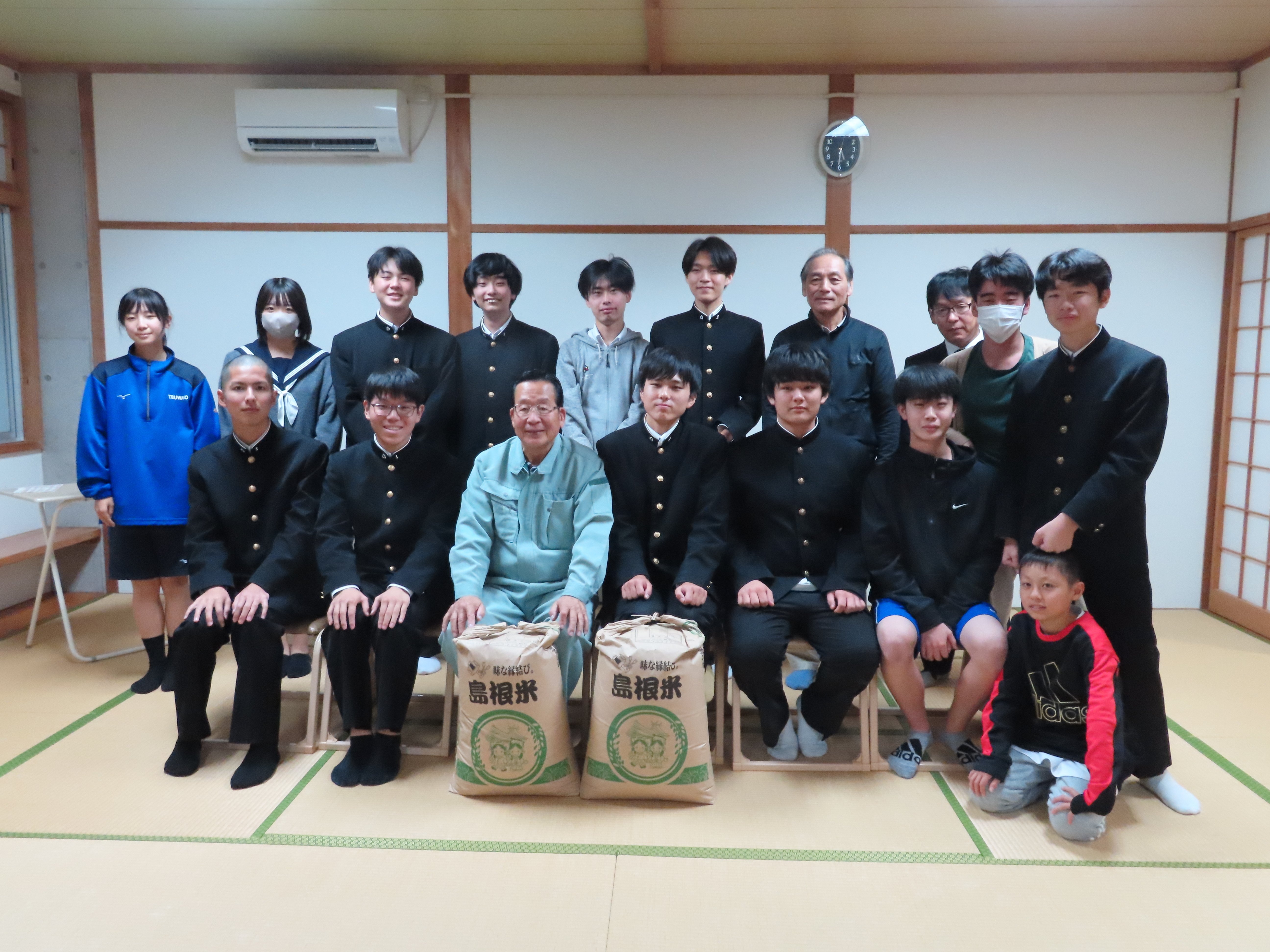 町営英語塾HAN-KOH】今年で11年目！HAN-KOHで勉強に励む中高生にお米を