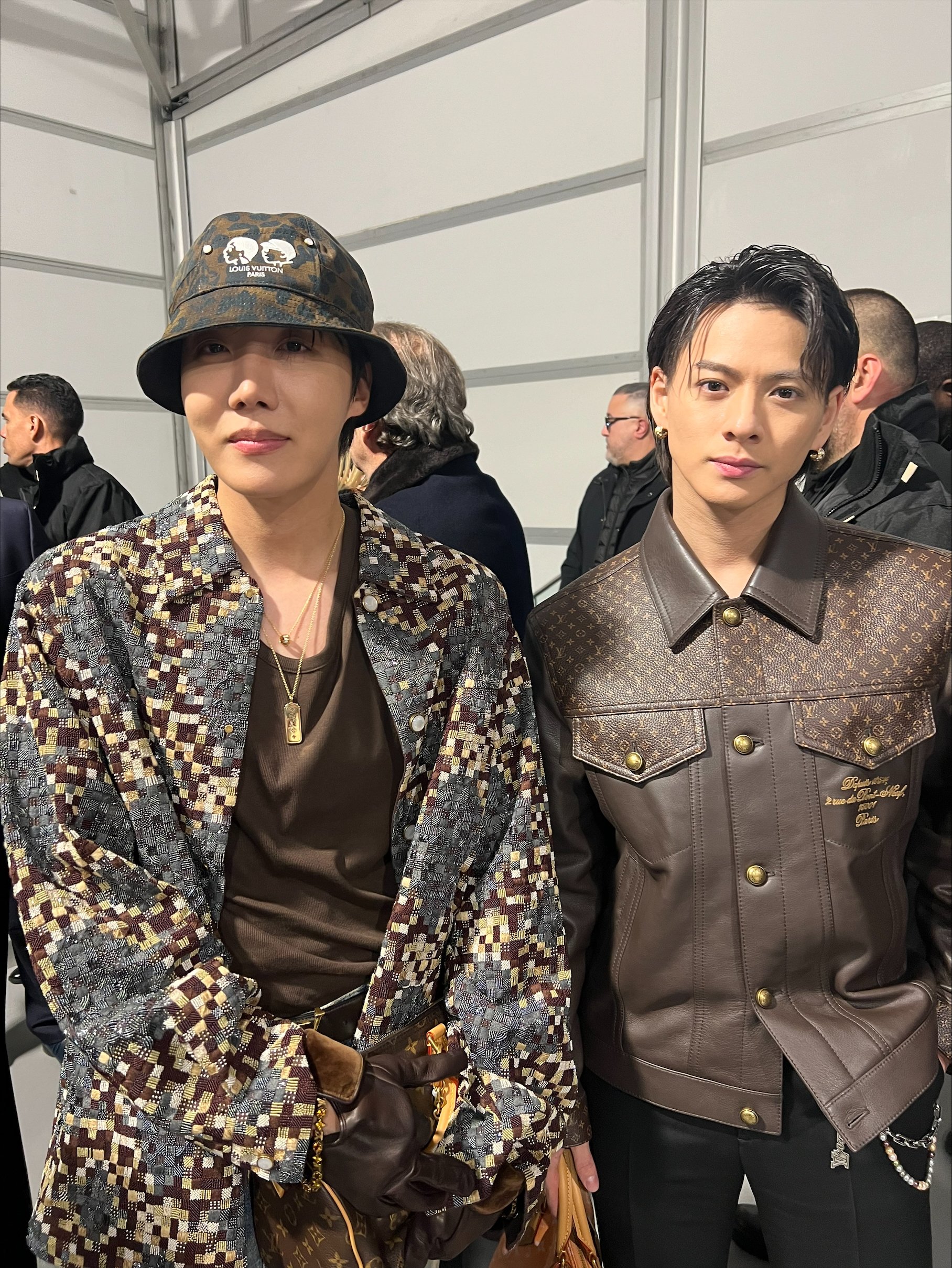 平野紫耀やj-hopeらがルイ·ヴィトンのフロントローをゲストとして