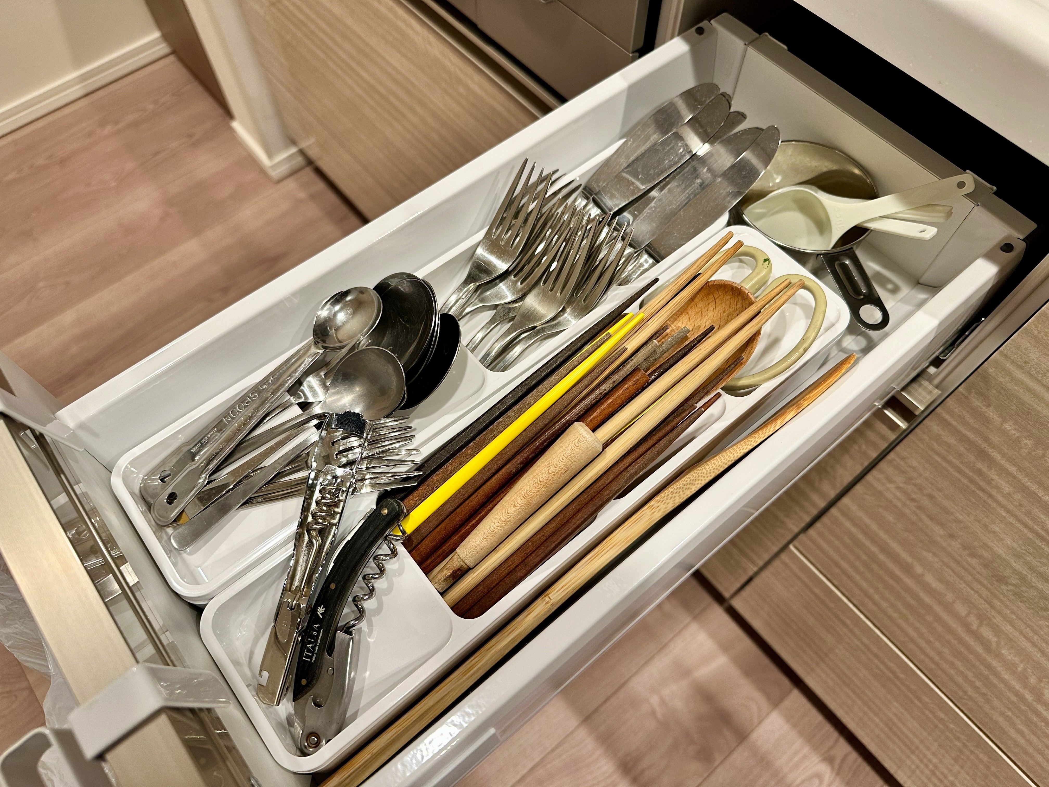 ニトリのカトラリートレーLLで食器棚のスペースを有効活用しよう