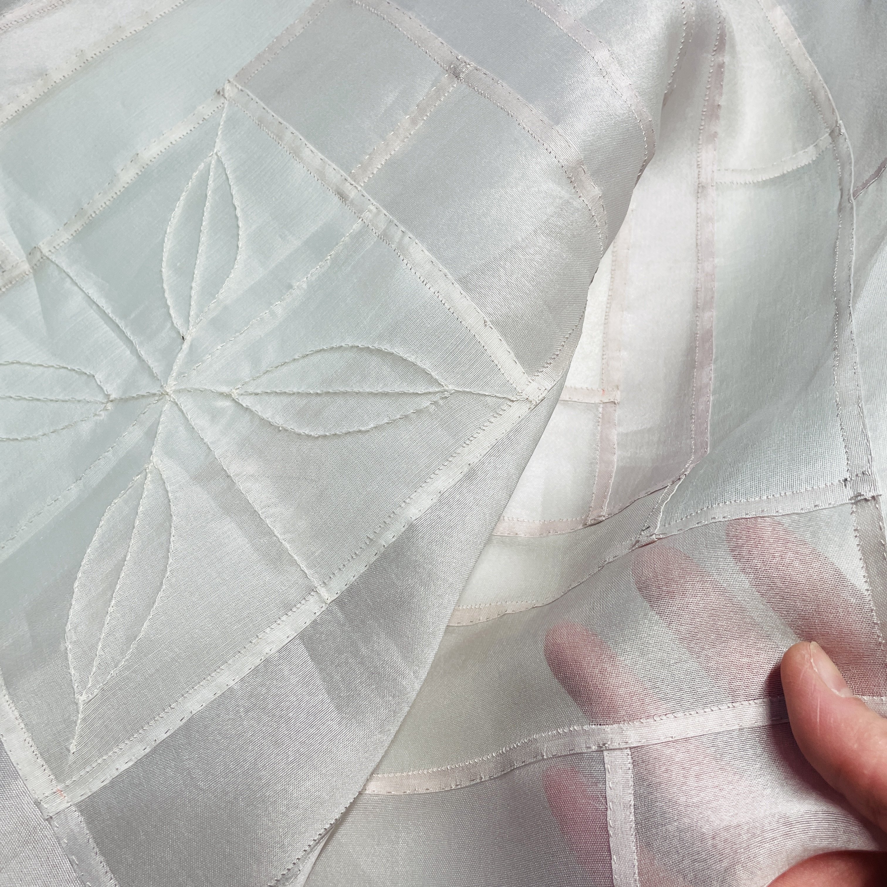 ポジャギ制作過程】淡いベージュのポジャギタペストリー、ちょっとずつ