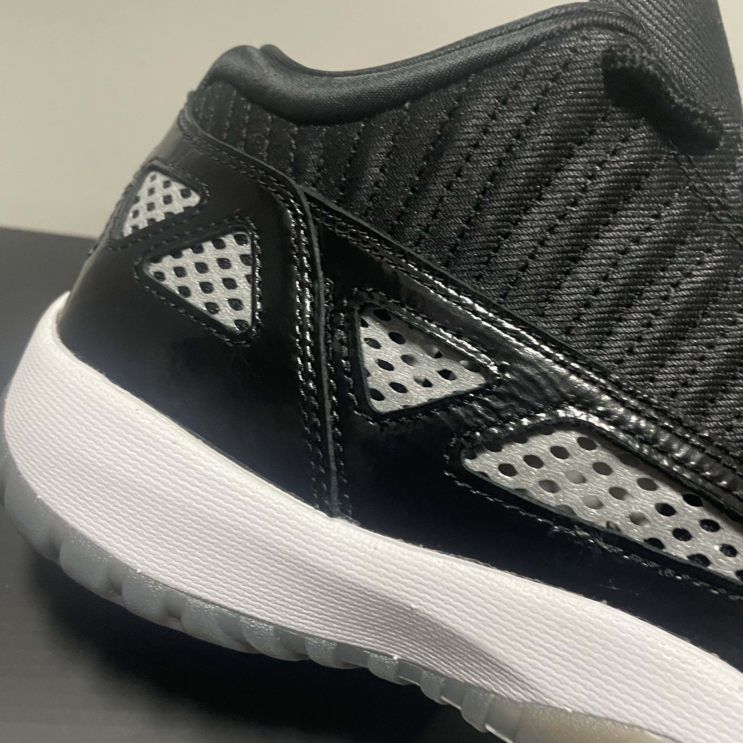 ポラマルの部屋#71 エアジョーダン11ロー