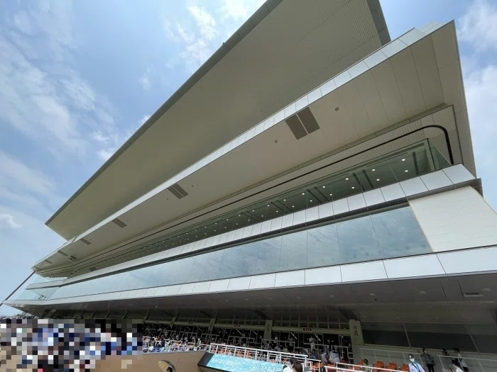 新潟競馬場ニルススタンド