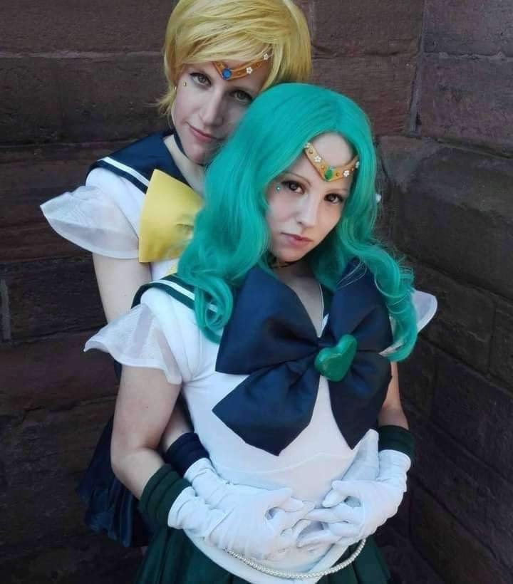 ロキさん（手前）と友人のセーラームーンのコスプレ