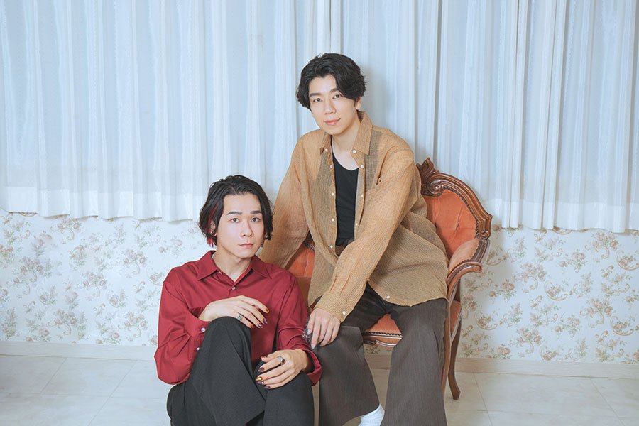 最後に記念の2ショットを撮影していたお二人。numan編集部一同、これからもお二人のネイル活動を楽しみにしています！