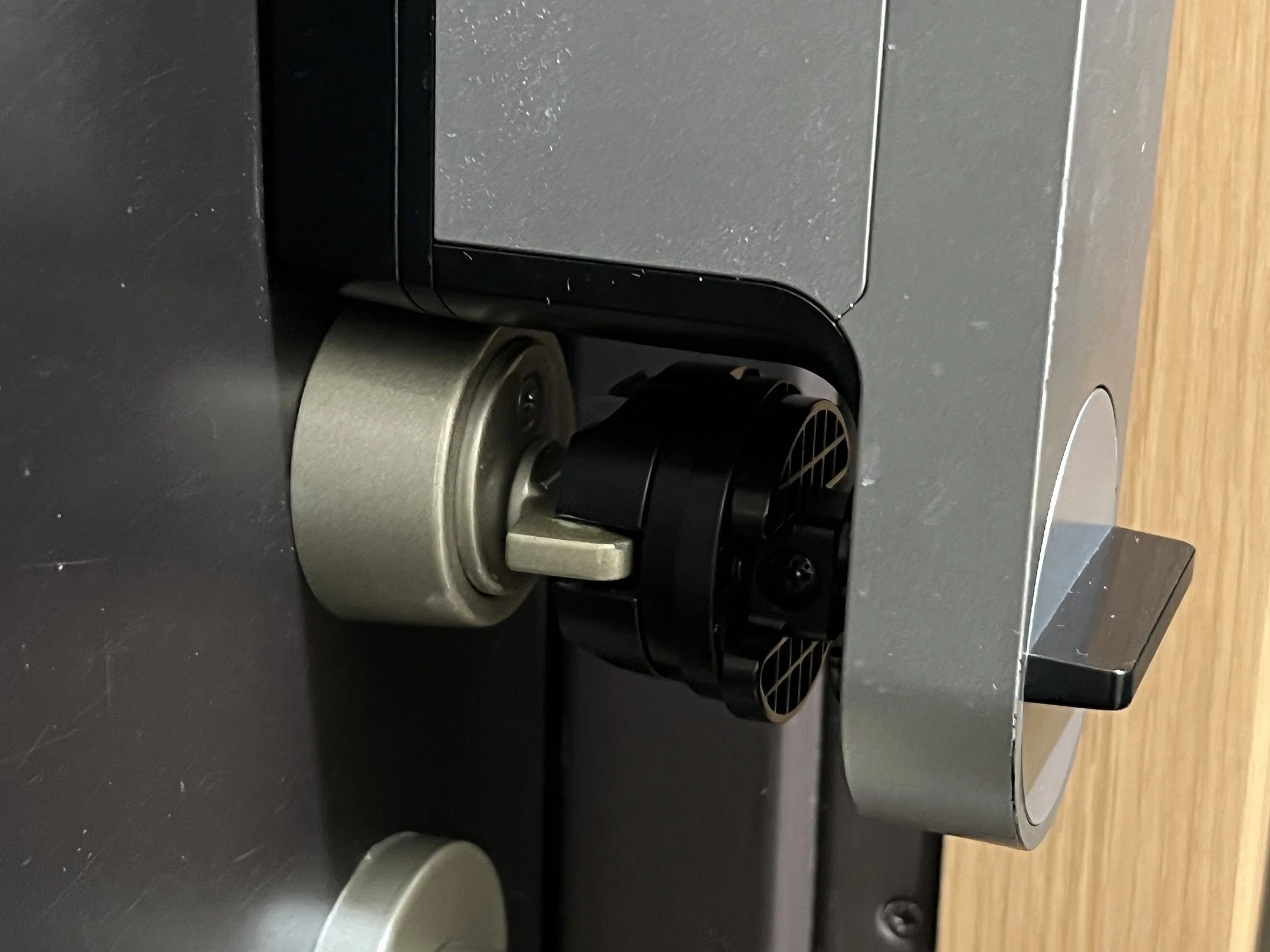 玄関の鍵】Qrio Lockで実現する、スマートな鍵管理の新時代｜らいと