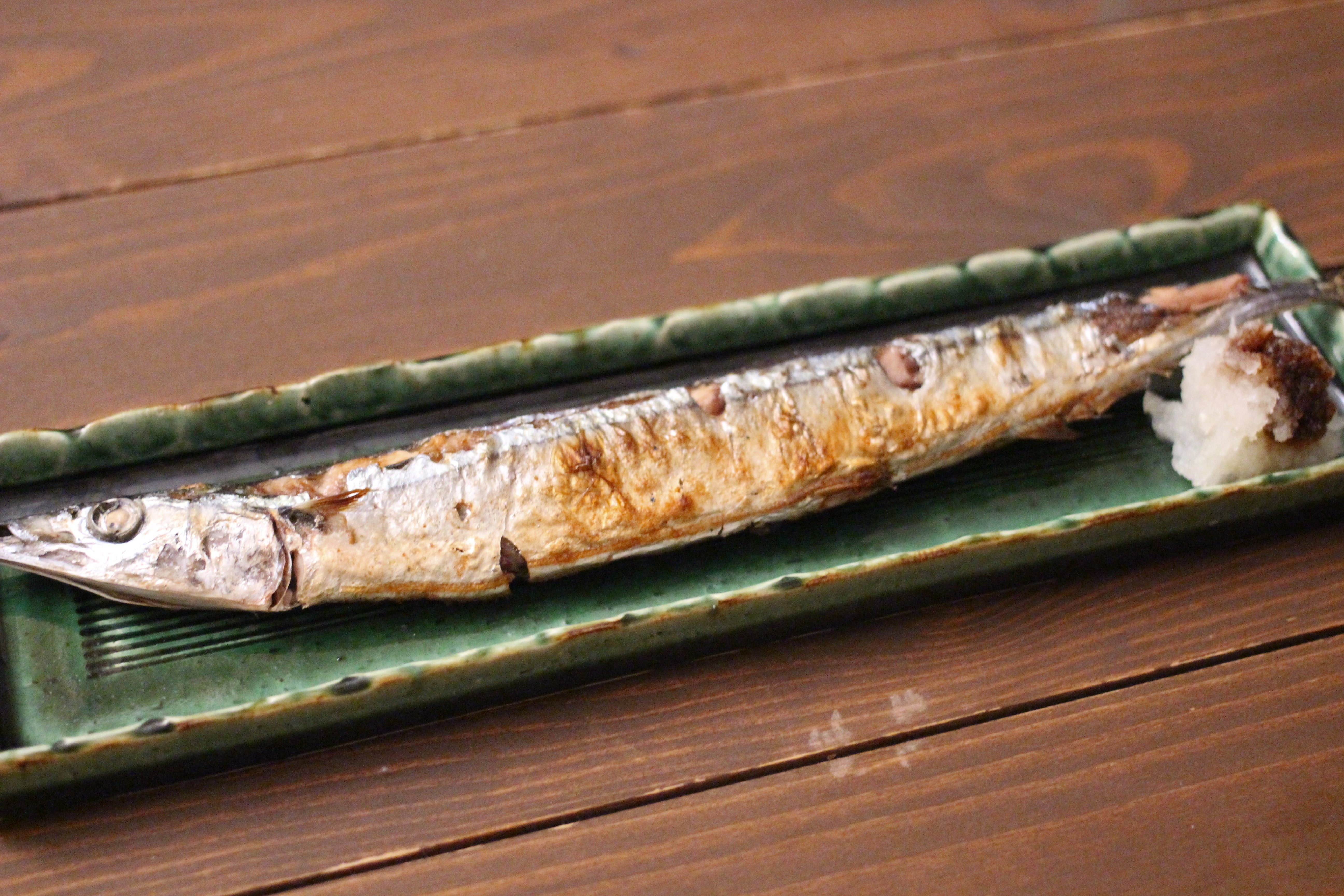 織部調　蓮葉の菓子皿 和菓子を作る楽しみができた！織部釉の長方形皿｜1Kキッチンごはん