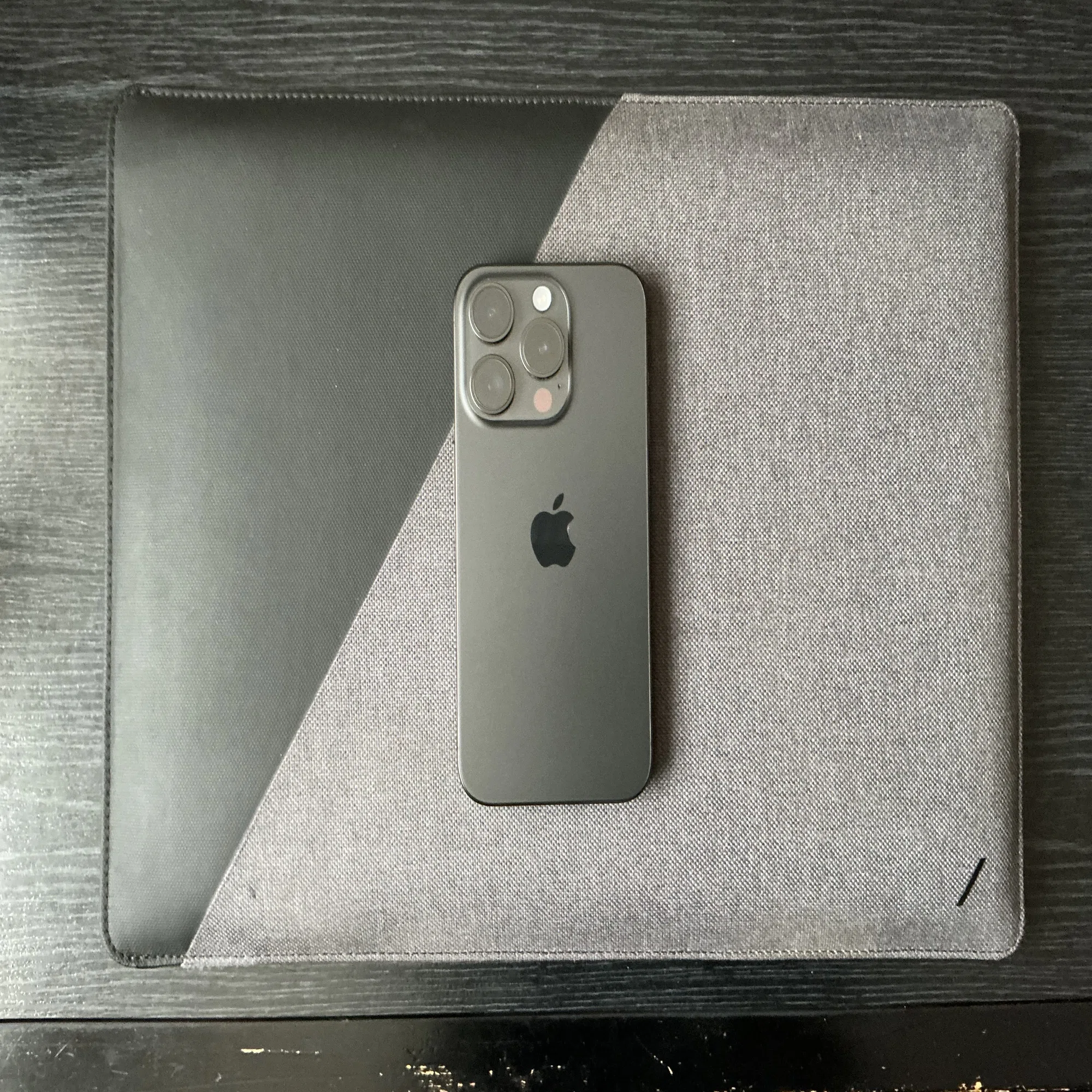 iPhoneをケースなしで使ってみることにします｜けこぜろ