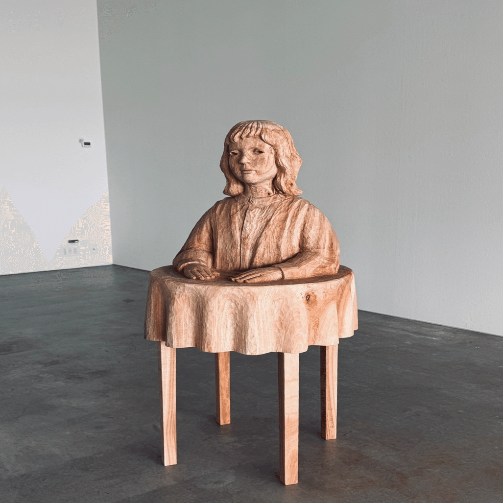 自然光のみで照らされた大竹利絵子の彫刻の魅力｜多摩美術大学芸術学科