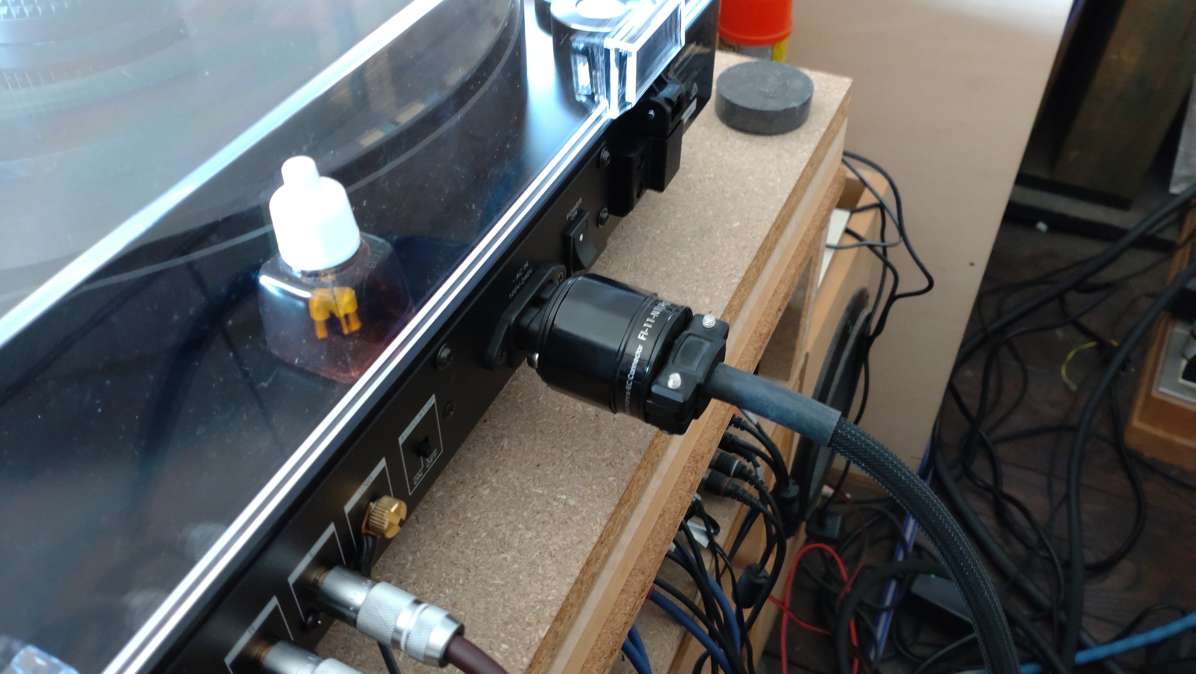 フルテック　電源ケーブル　ギターアンプなどに フルテック 電源ケーブル ギターアンプなどに （揺るがせに