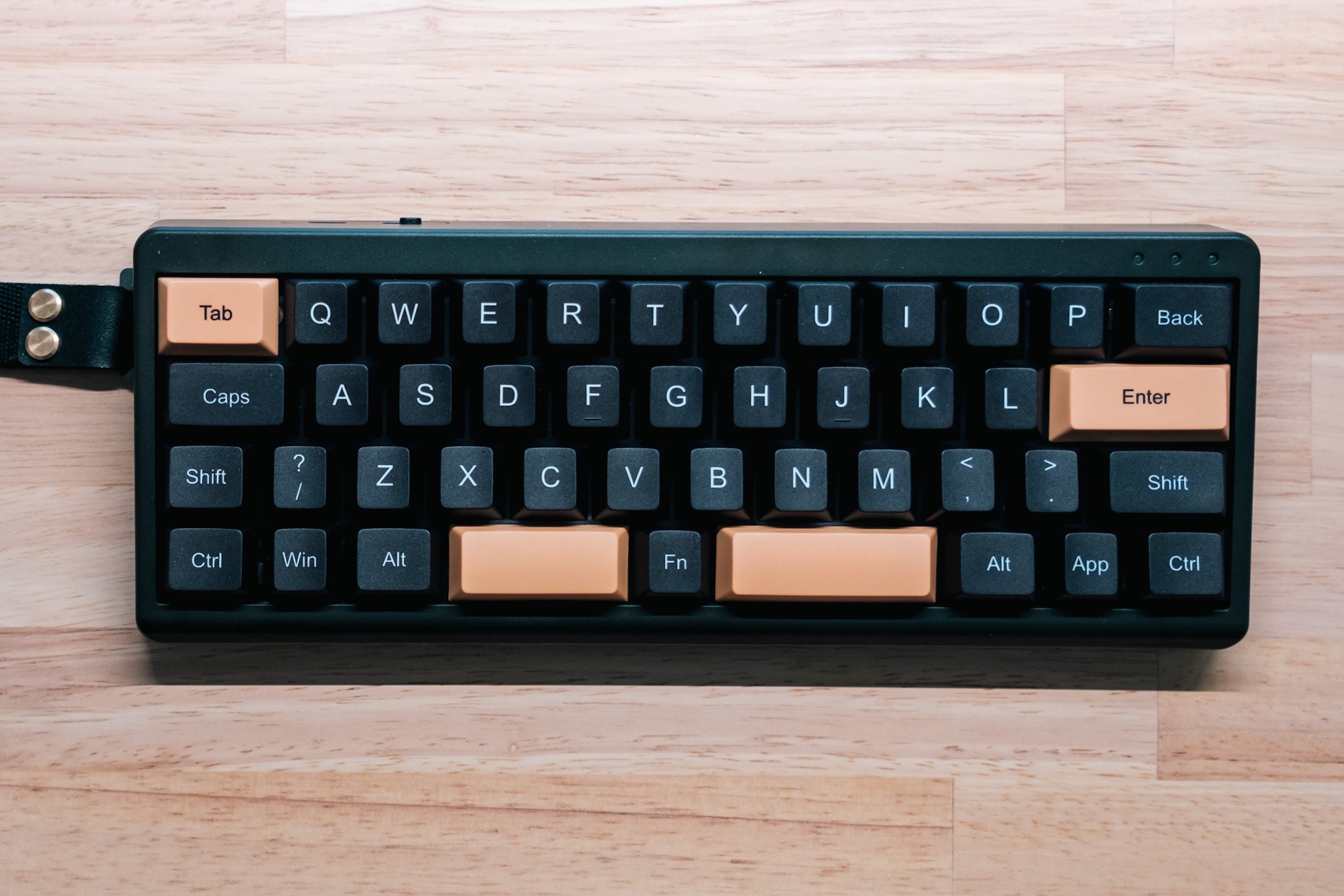 40%レイアウトのコンパクトメカニカルキーボードEPOMAKER TH40｜murasaki