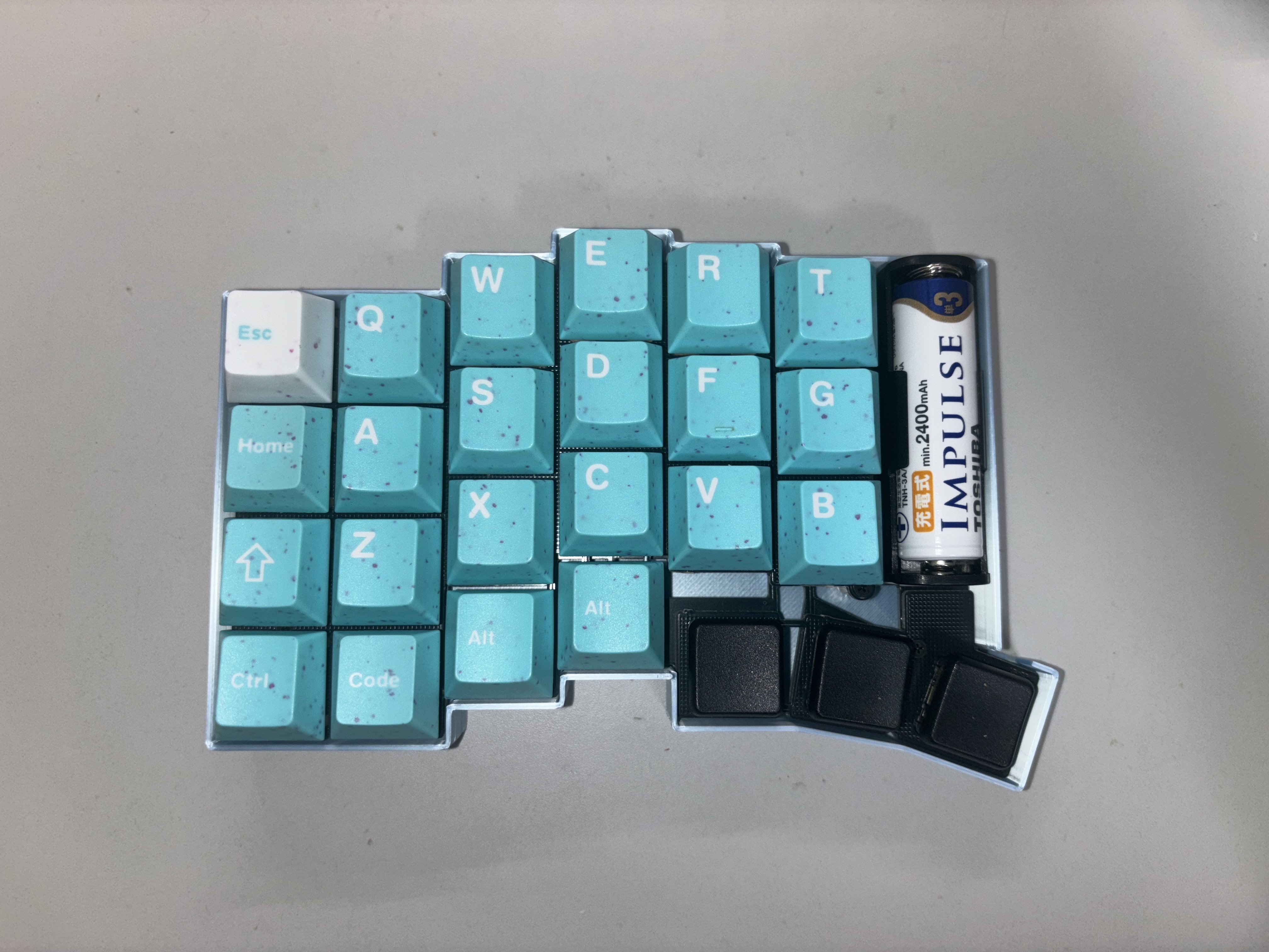 自作キーボード 試作 ステンレスプレート 杉ケース