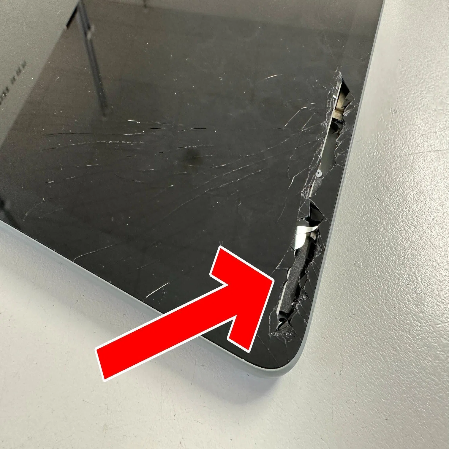 Google Pixel Tabletの画面交換で割れたガラスが元通り！郵送修理 