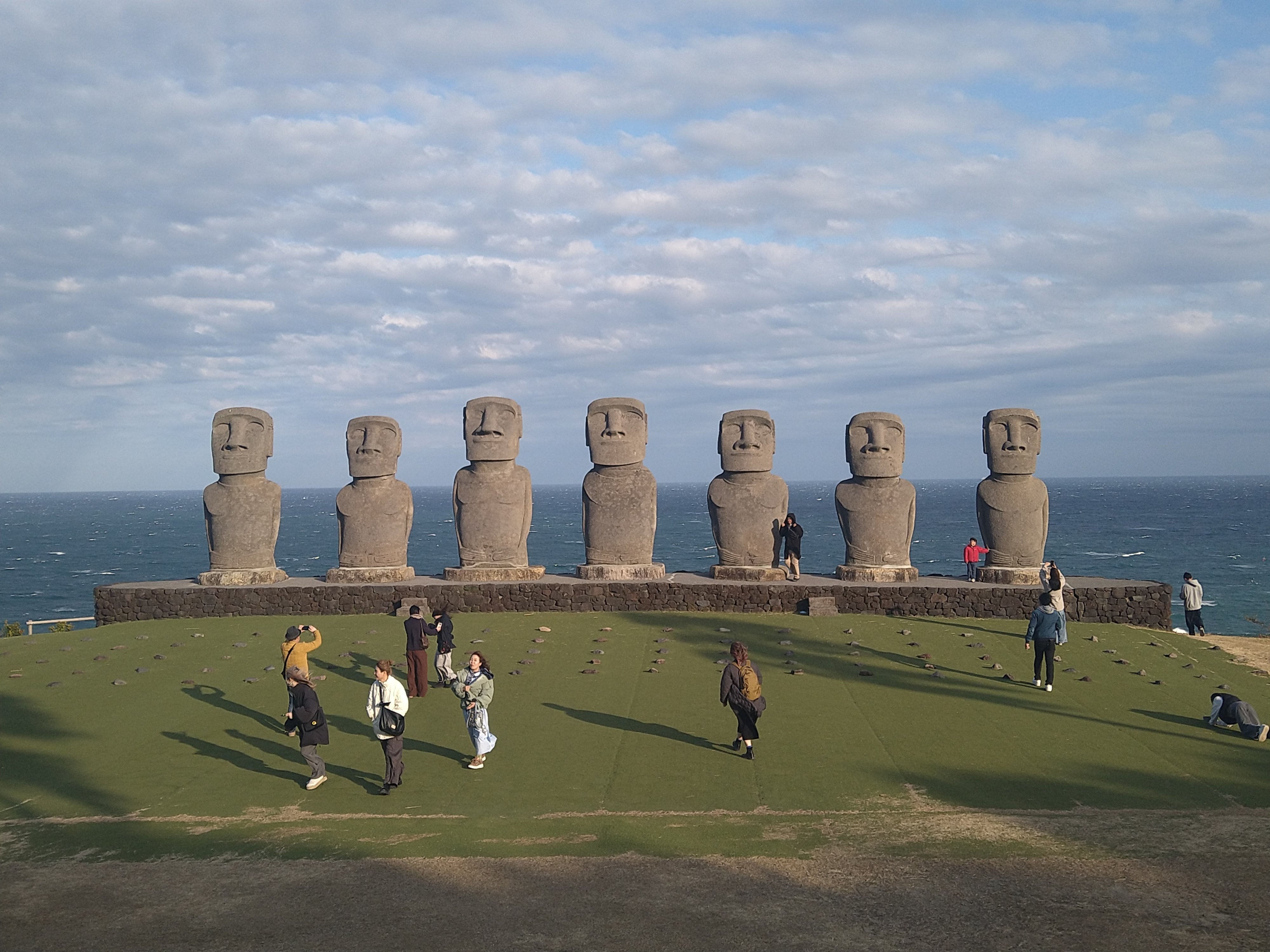 なぜモアイ像マグネットが宮崎に｜新横浜