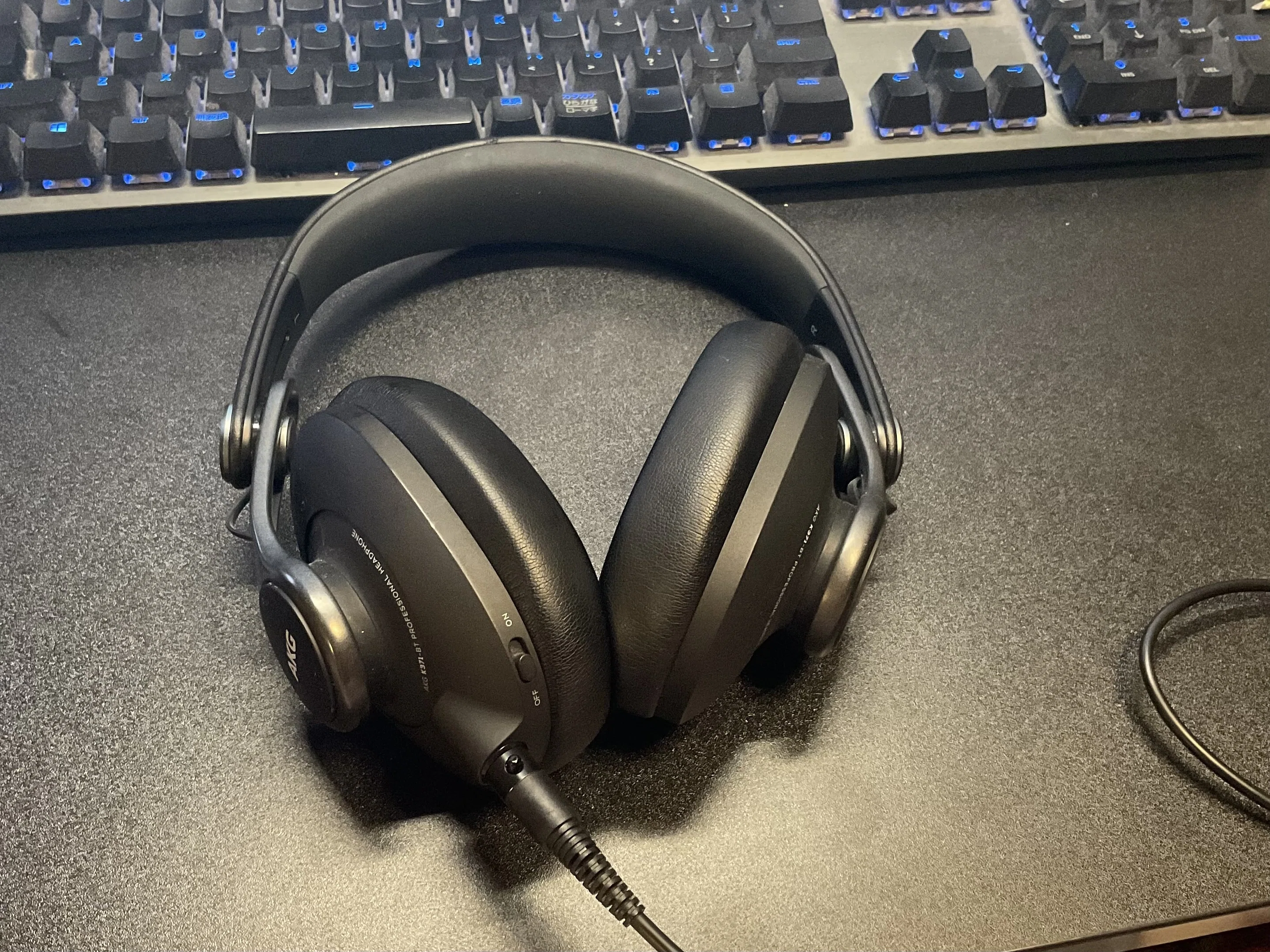 AKG K371 退屈な音であるが良い音の基準となるヘッドホン｜がれがれ