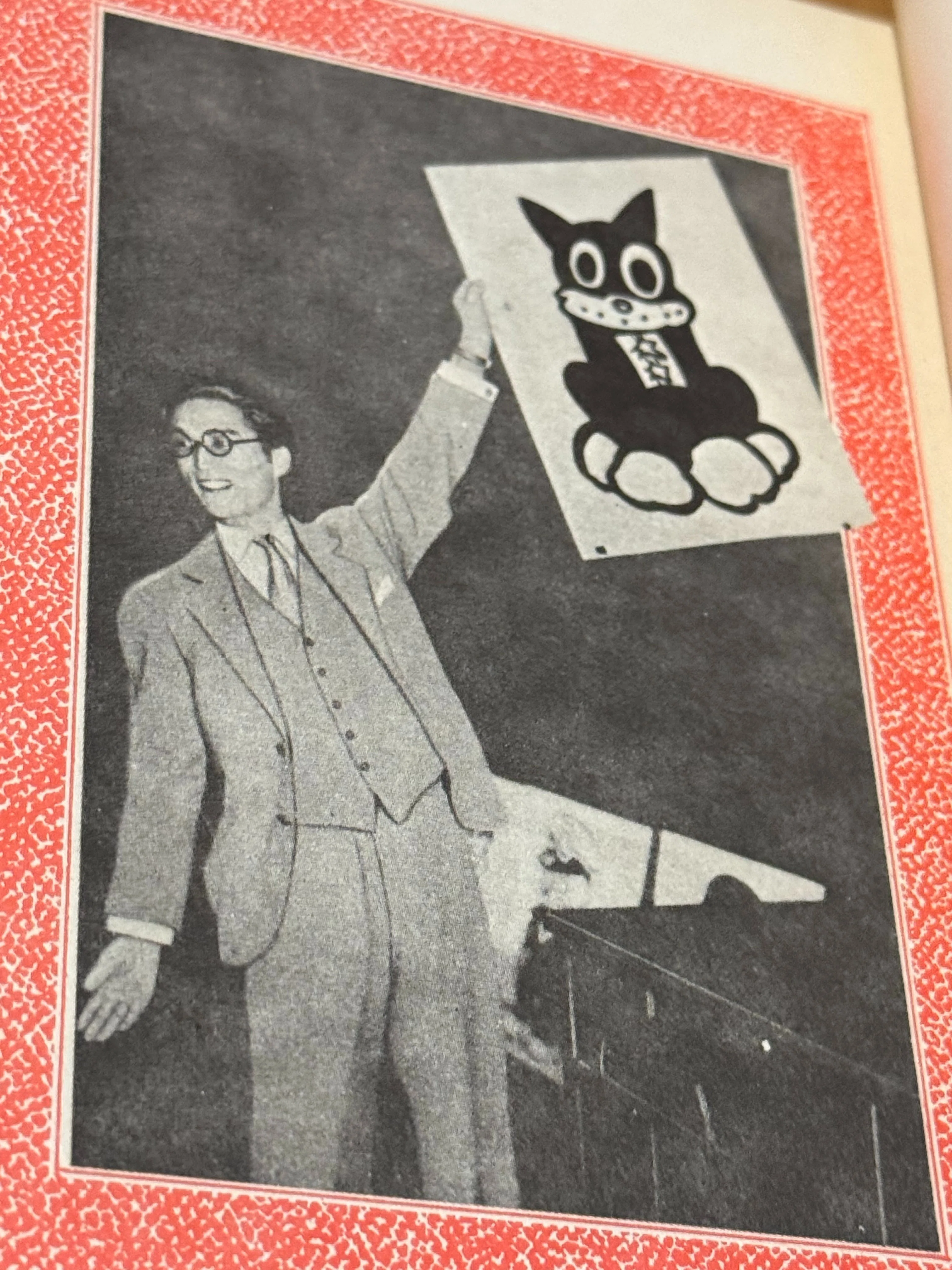 戦前の人気漫画「のらくろ」らしい花瓶を入手したのですが、どうもその