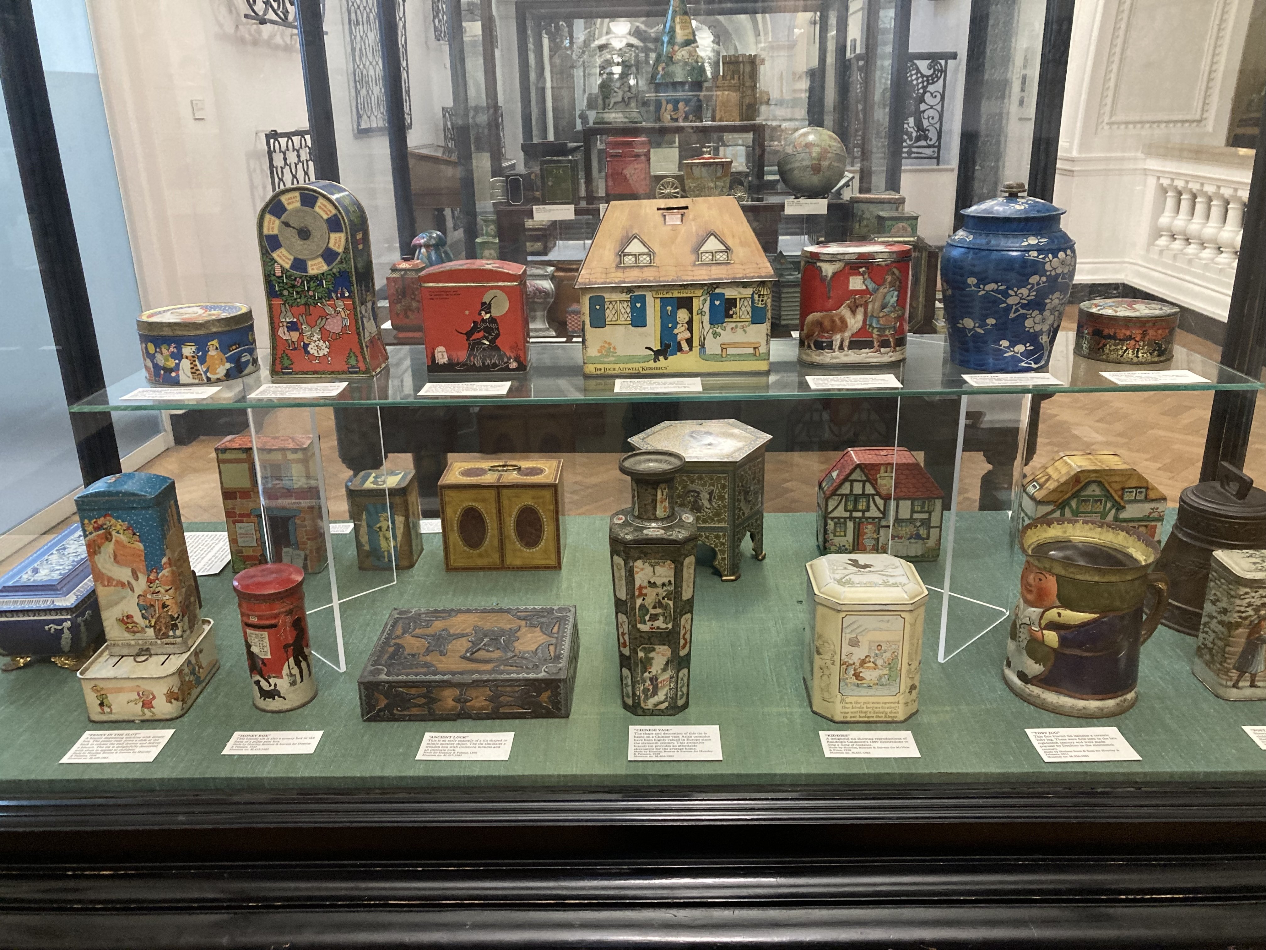 ロンドンへ行こう！ ヴィクトリア&アルバート美術館編｜ANISHI