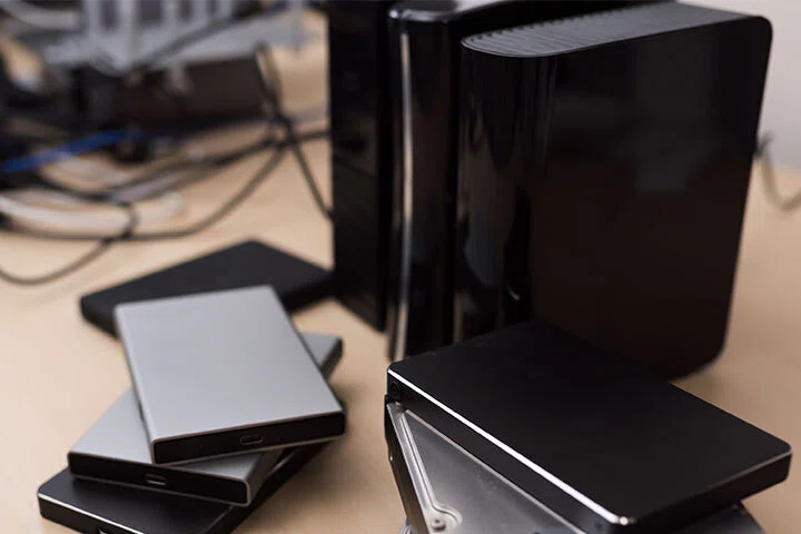 2025年】UGREEN NASを活用する時代に突入！〜さらばUSB接続のHDD