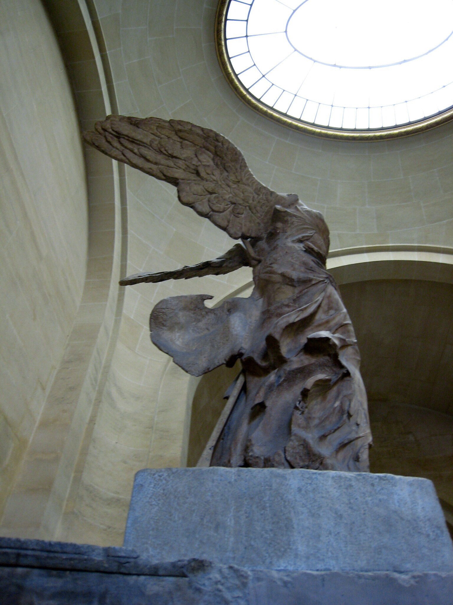 骨折？サモトラケのニケの翼｜新・画楽舎便り