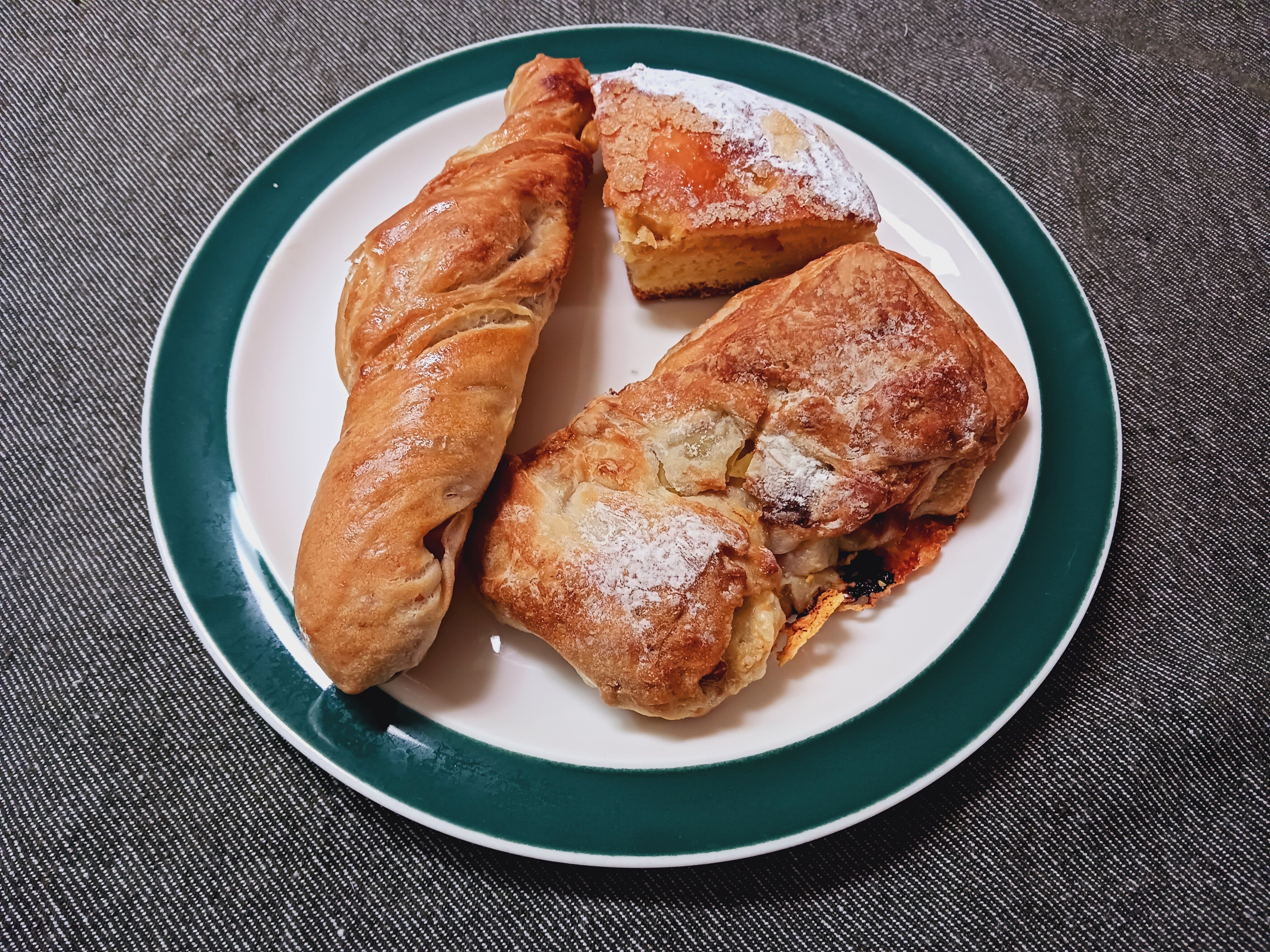 グルメ】DONQの青森りんごパン｜ミカミアカネ