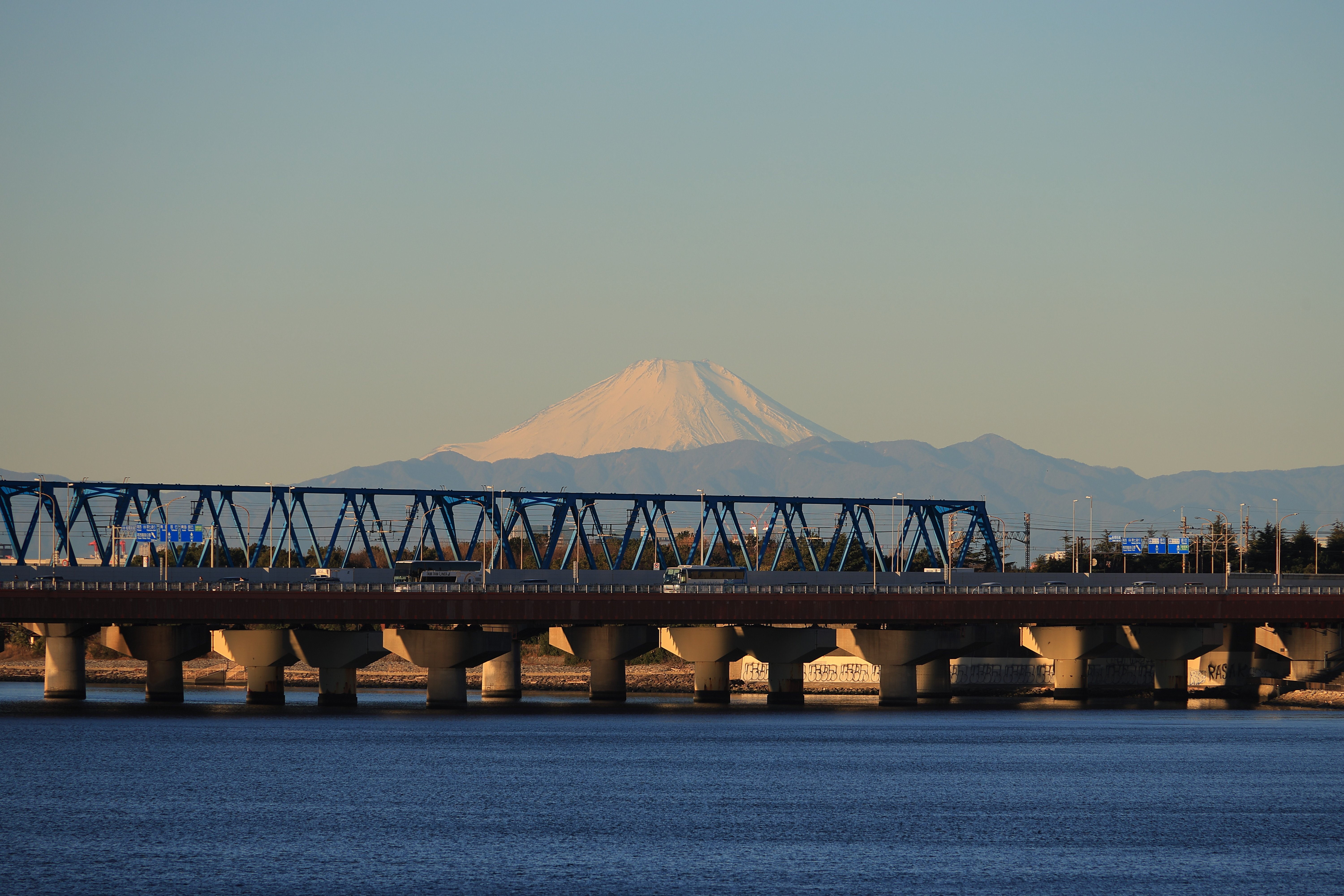 旧江戸川沿いの富士山｜Toru Shiratori