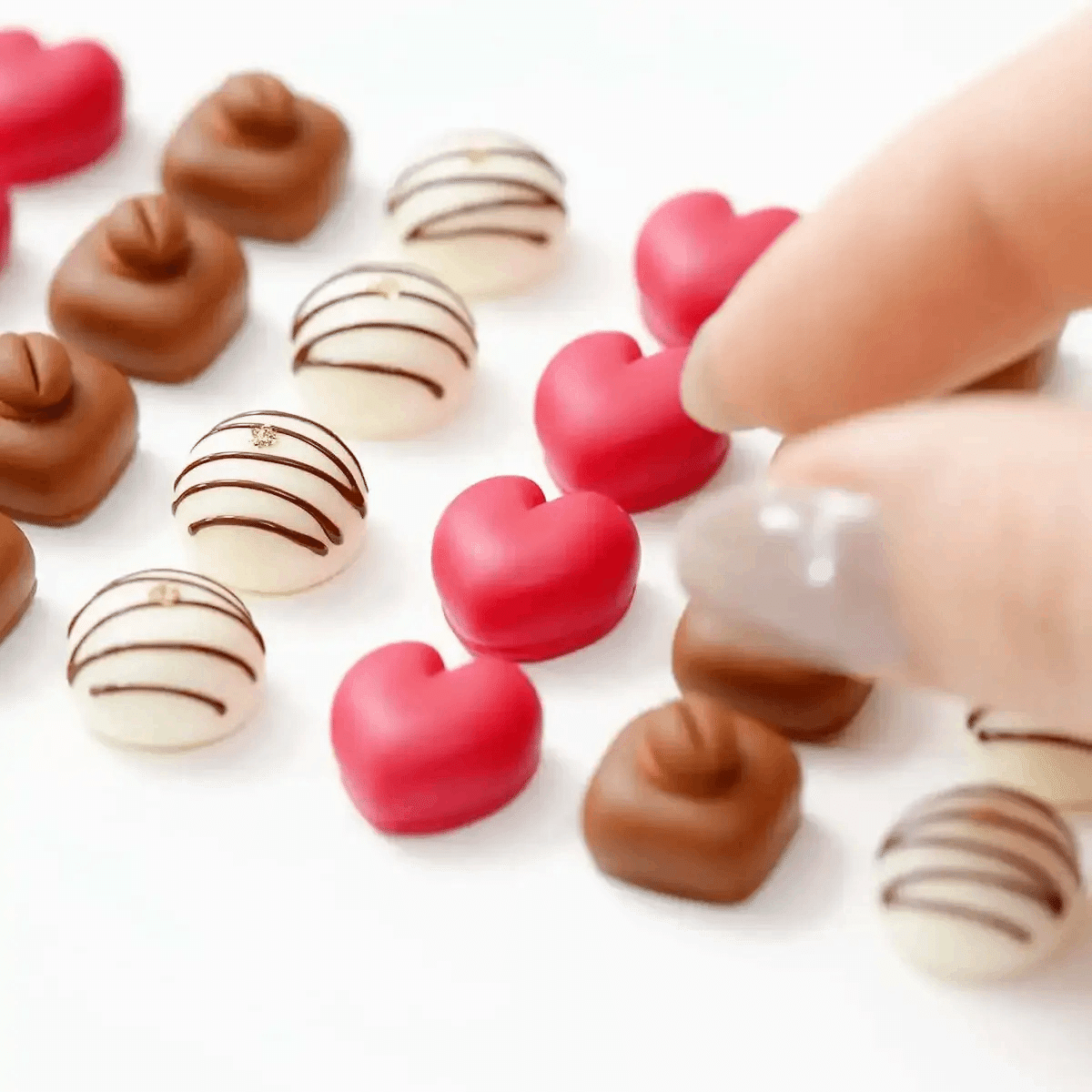 バレンタインデー限定 食べられないチョコハート