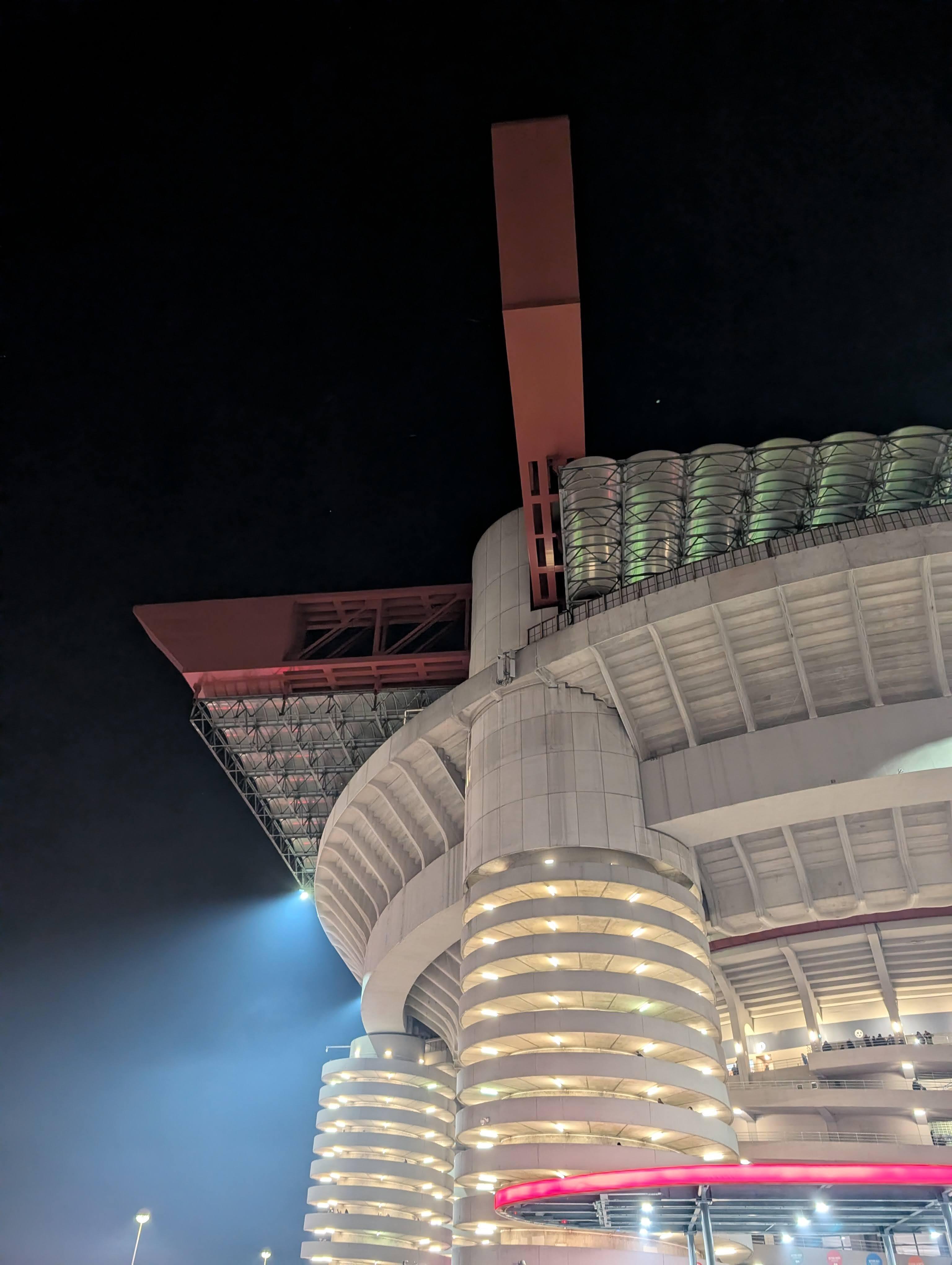 ACミランのタオルマフラー｜年末の「サン・シーロ」｜りの