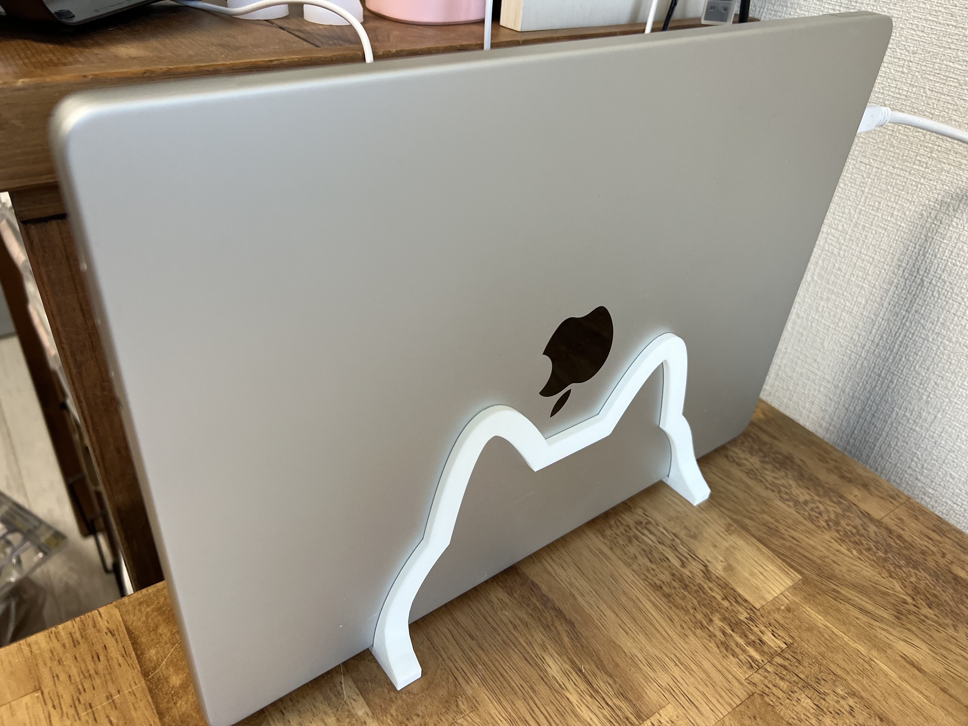 Macbook Pro用スタンド｜イラストレーターなかむらりか