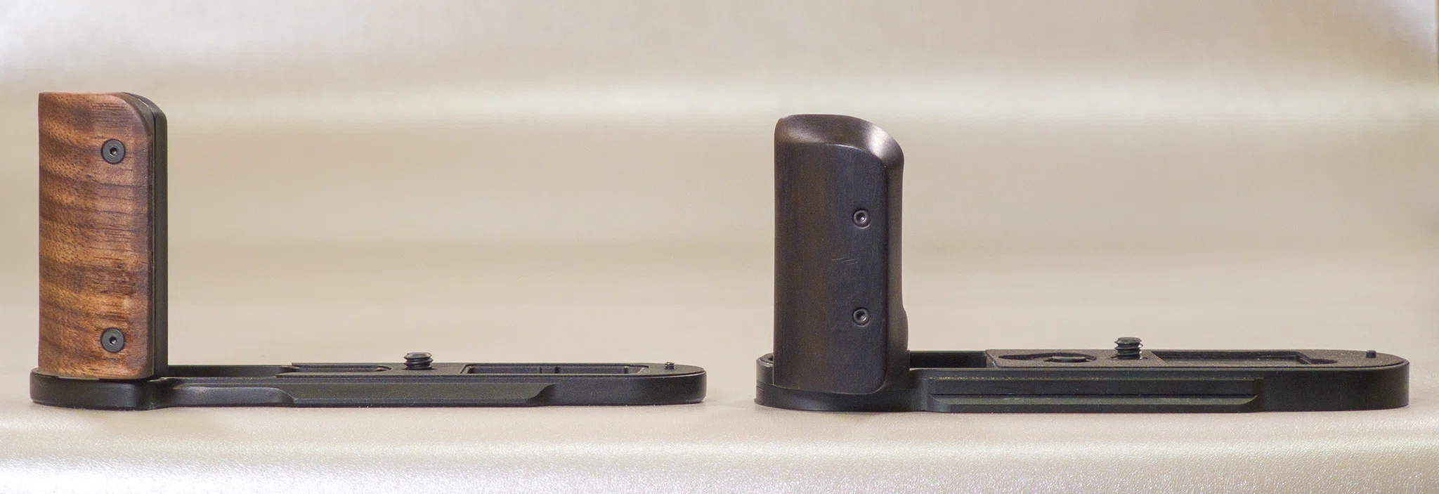 KAMERAKRAFT LM11GRIP V1とIDSworks modular grip for Leica M11 