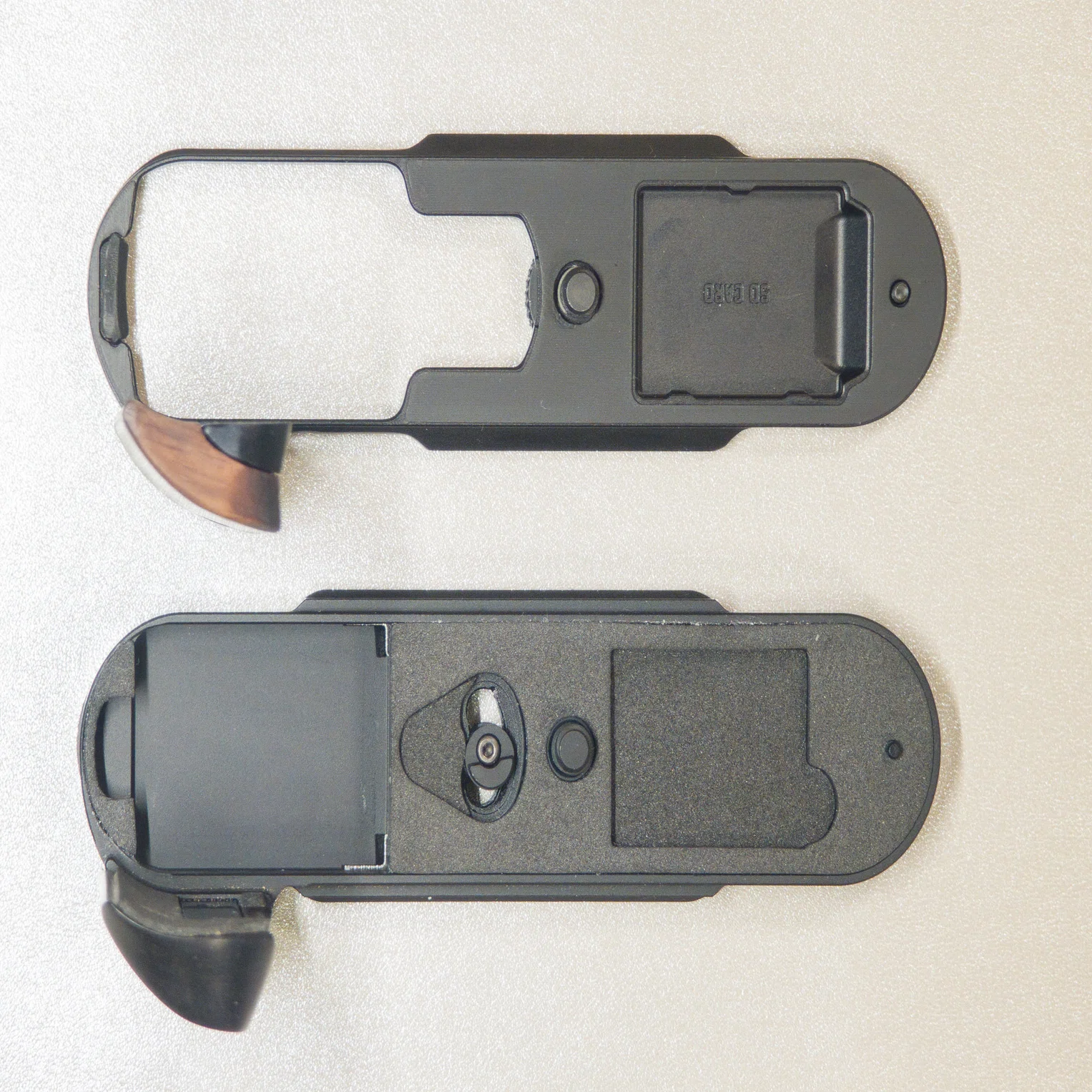 KAMERAKRAFT LM11GRIP V1とIDSworks modular grip for Leica M11 