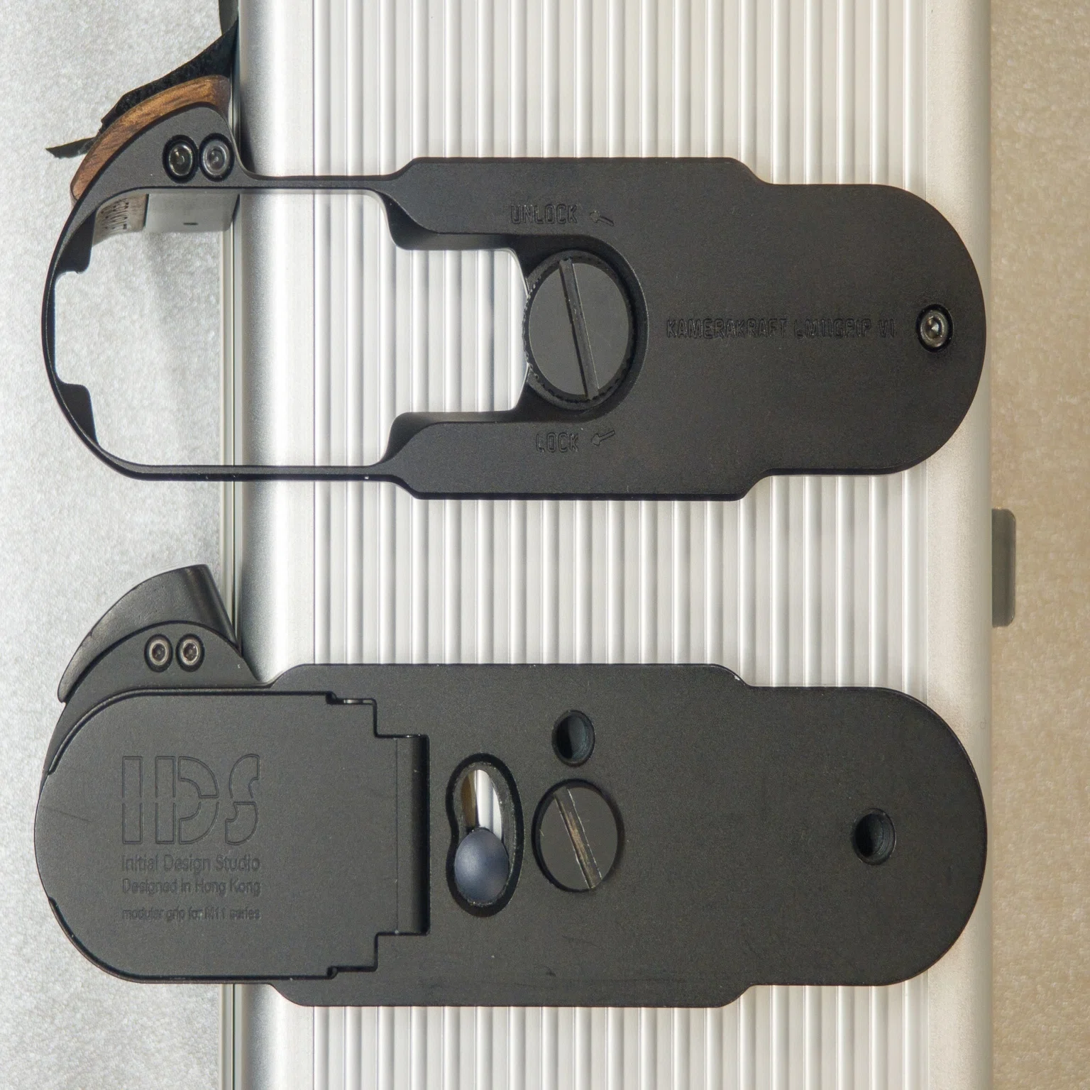 KAMERAKRAFT LM11GRIP V1とIDSworks modular grip for Leica M11 
