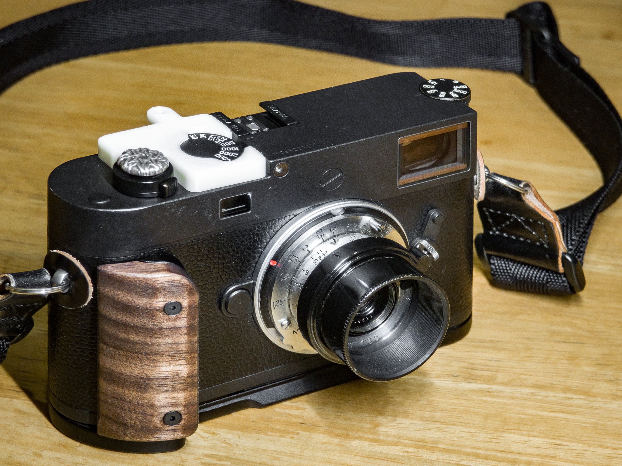 KAMERAKRAFT LM11GRIP V1とIDSworks modular grip for Leica M11