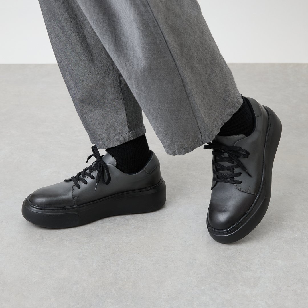 スタッフ着用レビュー】明けゆく空の美しい情景を表現した