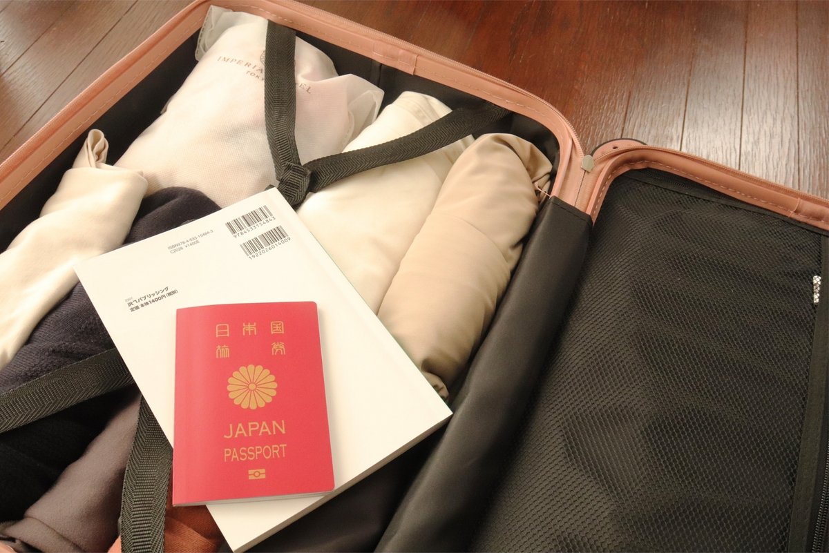 スーツケースを開いた状態