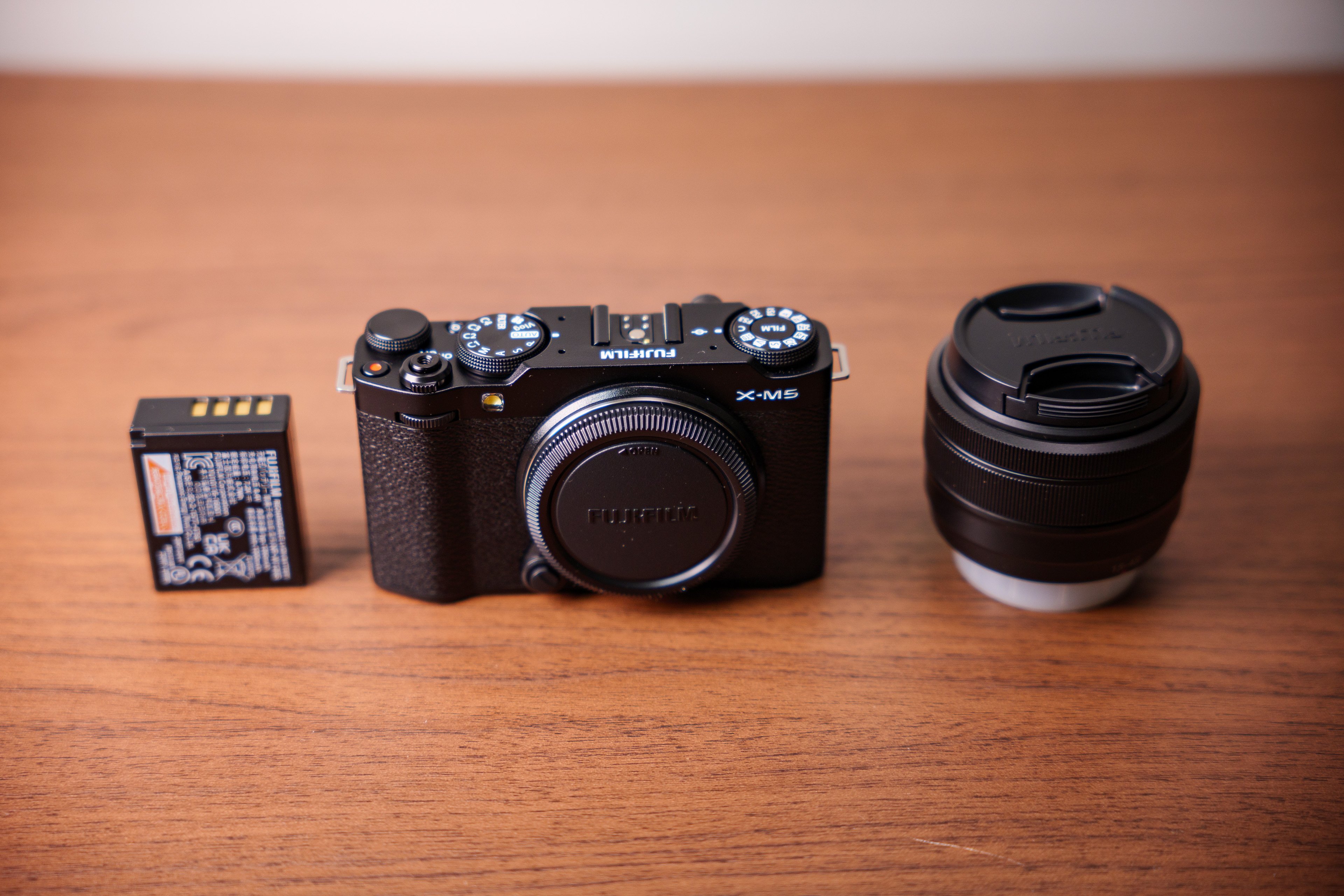 FUJIFILM X-M5 ブラック レンズキット シャッター数177　おまけ有 FUJIFILM X-M5 ブラック レンズキット シャッター数177 おまけ有