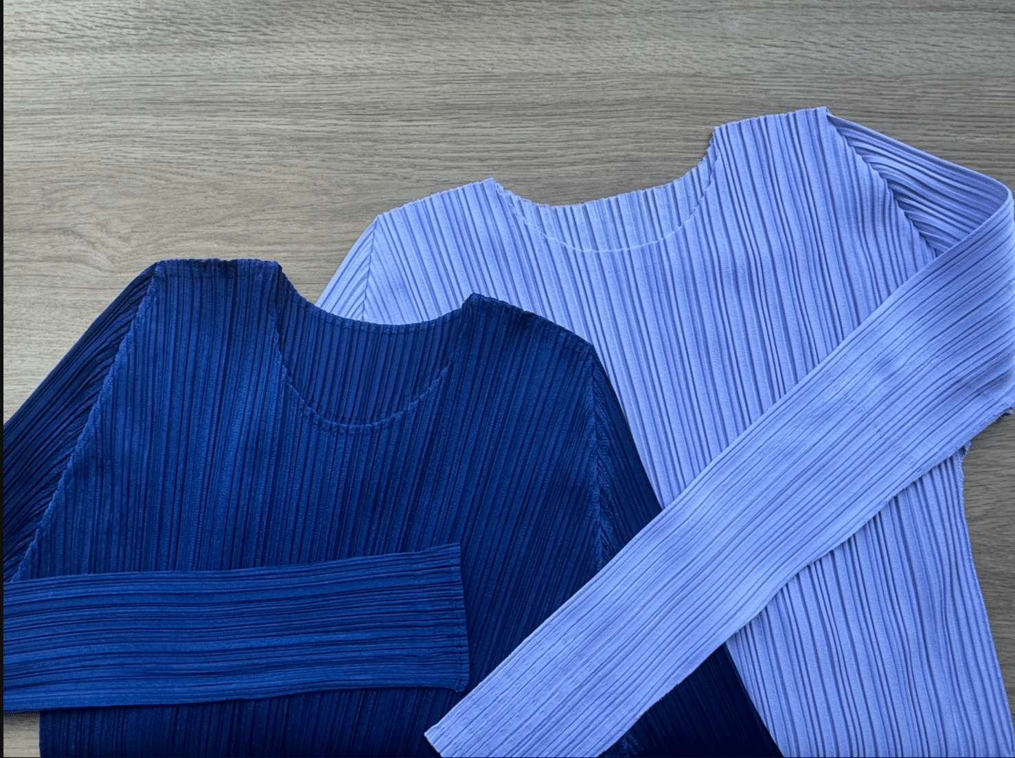 1年12着チャレンジ中なのにPLEATS PLEASE ISSEY MIYAKEのトップスを2着