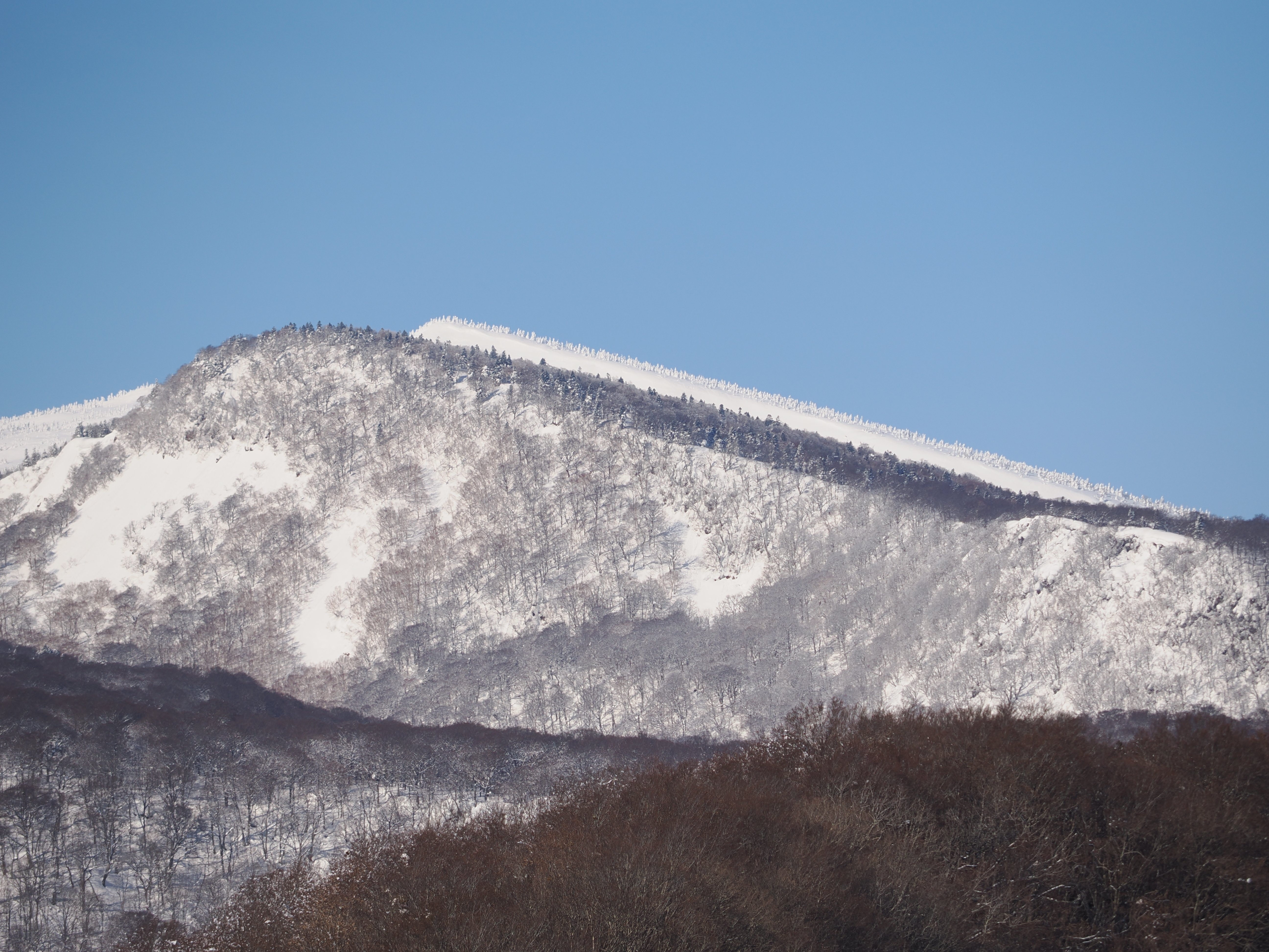 大雪連峰 初春の旭ヶ丘から大雪山連峰を望む2 - 上川総合振興局地域創生