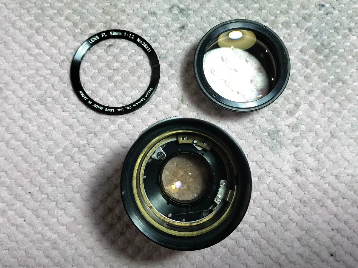 Canon FL 58mm F/1.2の分解｜フィルムカメラ修理のアクアカメラ