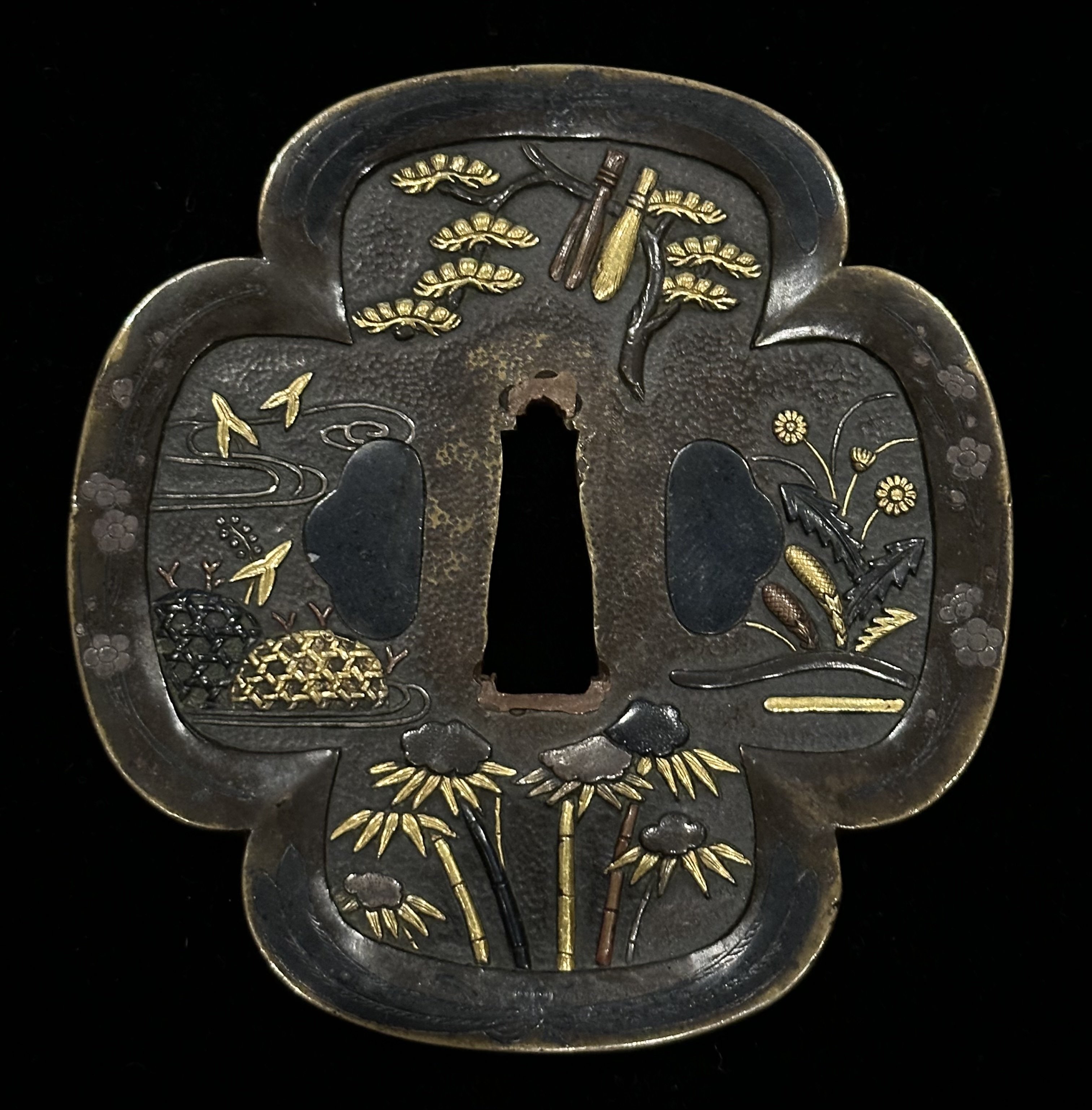 古正阿弥鐔③ 四季草木図 醍醐寺三宝院における秀吉の趣向共通性｜刀箱